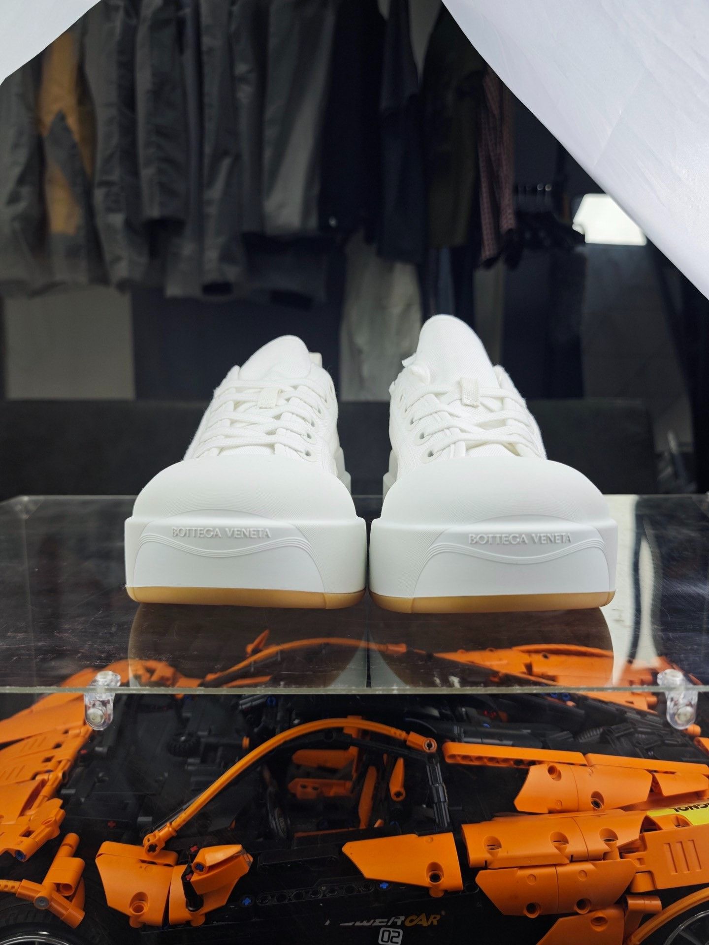 Bottega Veneta Bottega Veneta White Lowtop Sneakers 7.5 Men Size US 7.5 / EU 40-41 - 2 Thumbnail