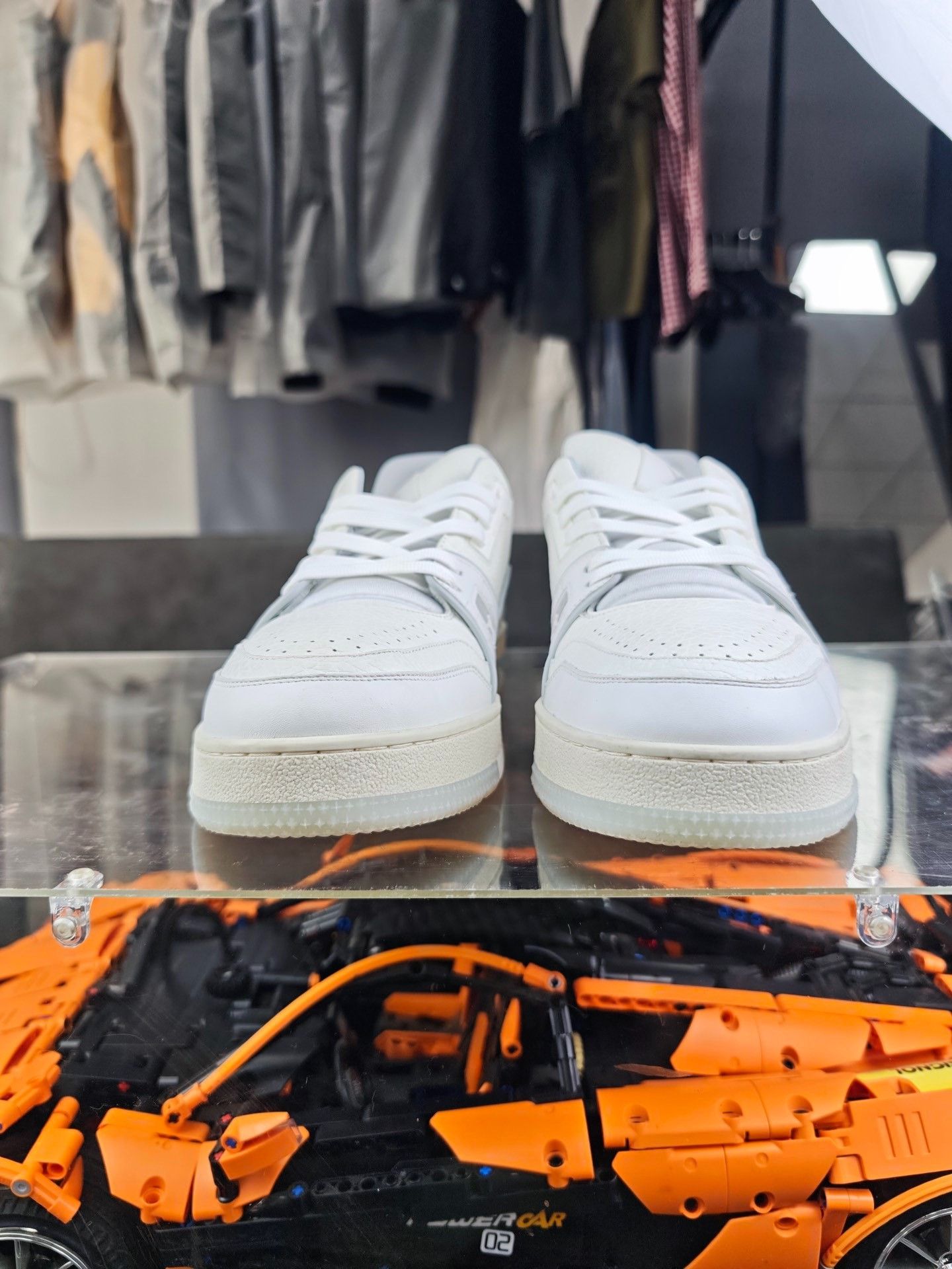 Louis Vuitton Louis Vuitton Training White Lowtop Sneakers 9 Men Size US 9 / EU 42 - 2 Thumbnail