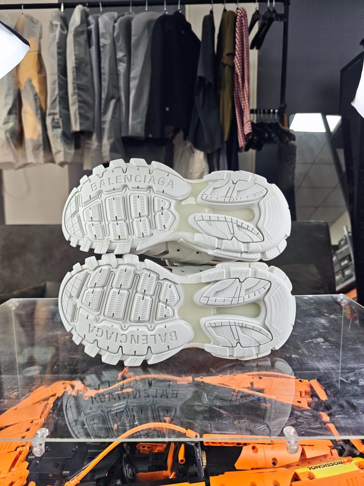Balenciaga Balenciaga White Lowtop Sneakers us_8-5 Women Size US 8.5 / IT 38.5 - 4 Thumbnail