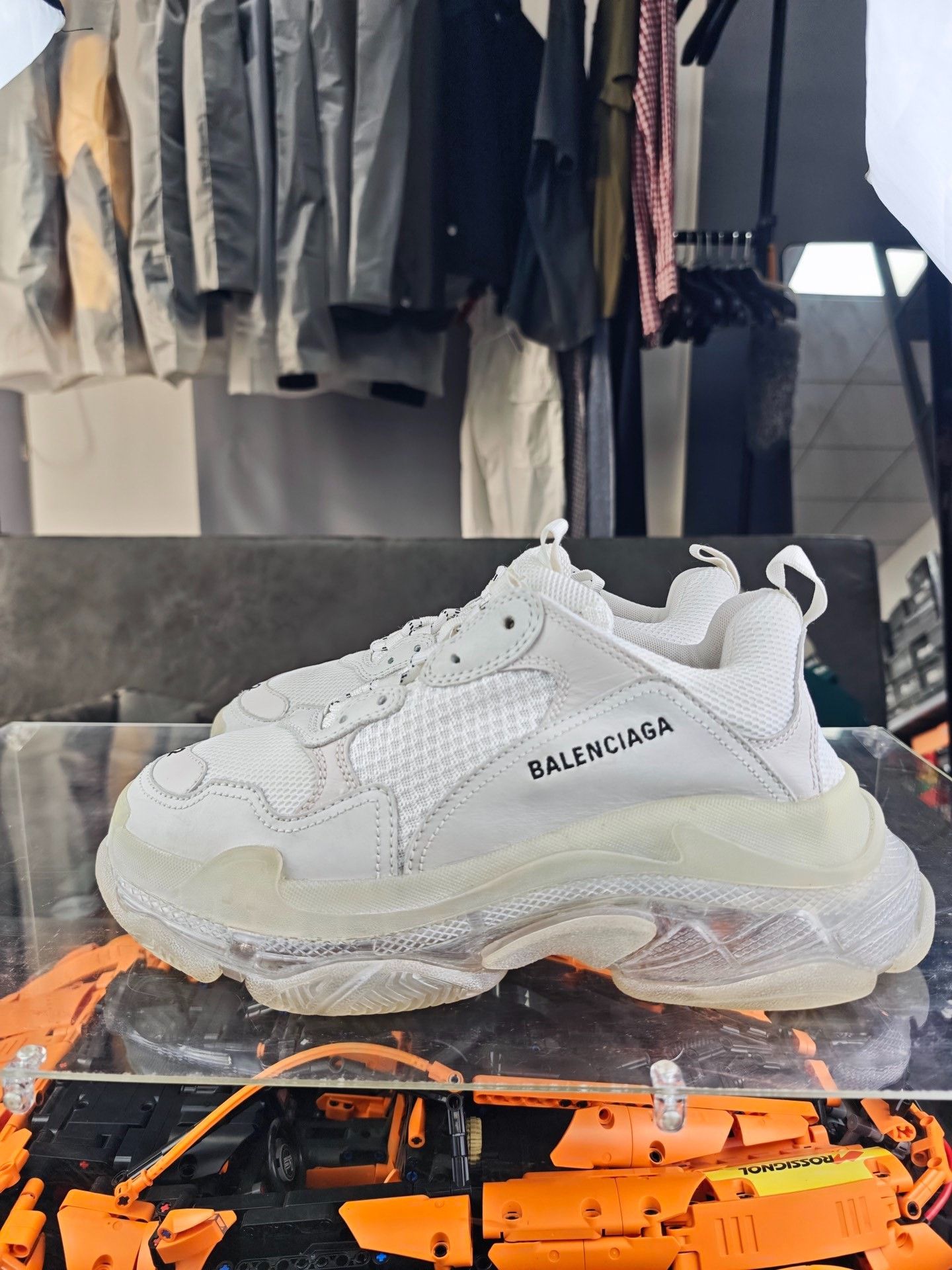 Balenciaga Balenciaga Clear White Lowtop Sneakers 9 Men Size US 9 / EU 42 - 7 Thumbnail