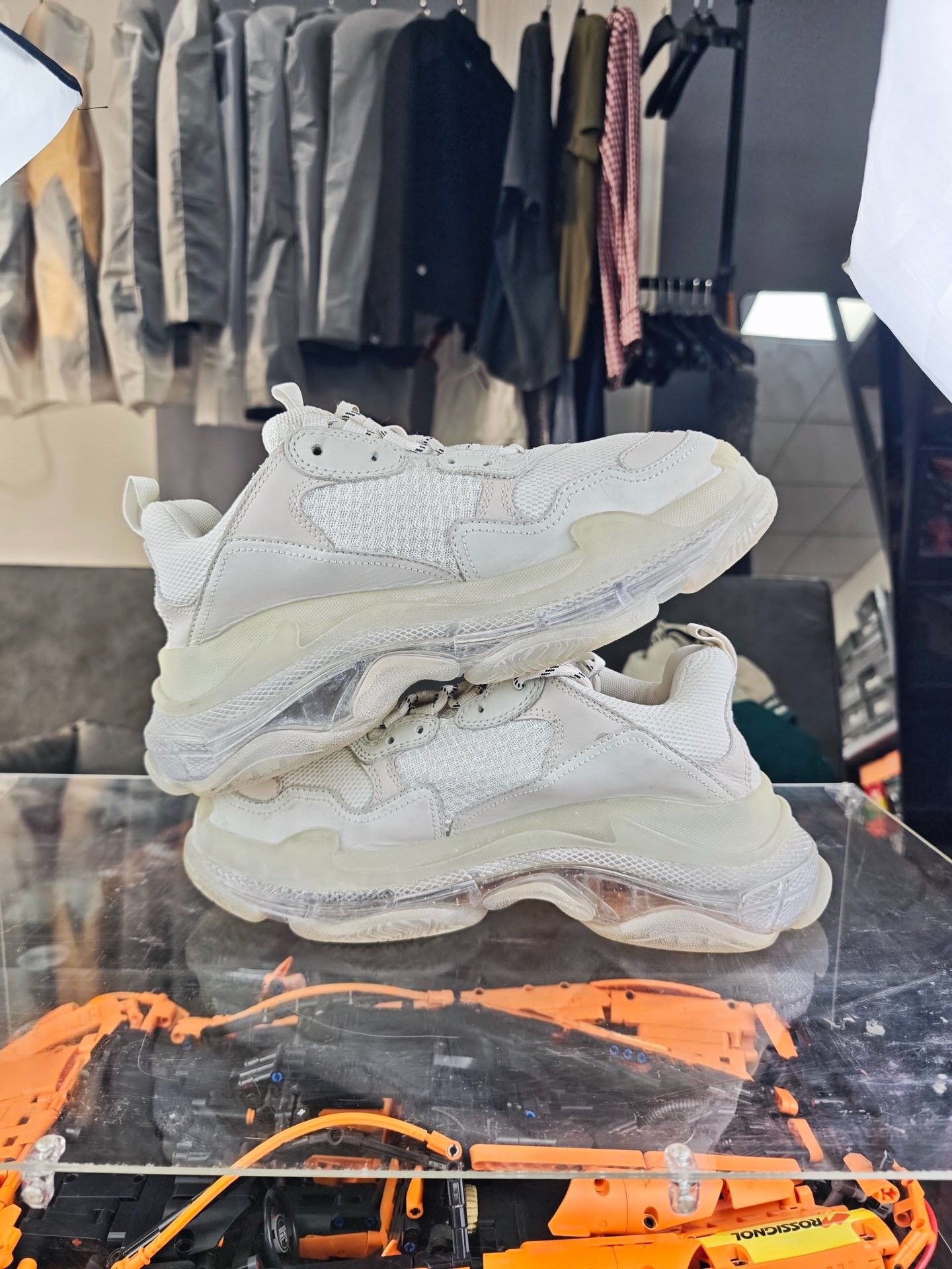 Balenciaga Balenciaga Clear White Lowtop Sneakers 9 Men Size US 9 / EU 42 - 6 Thumbnail