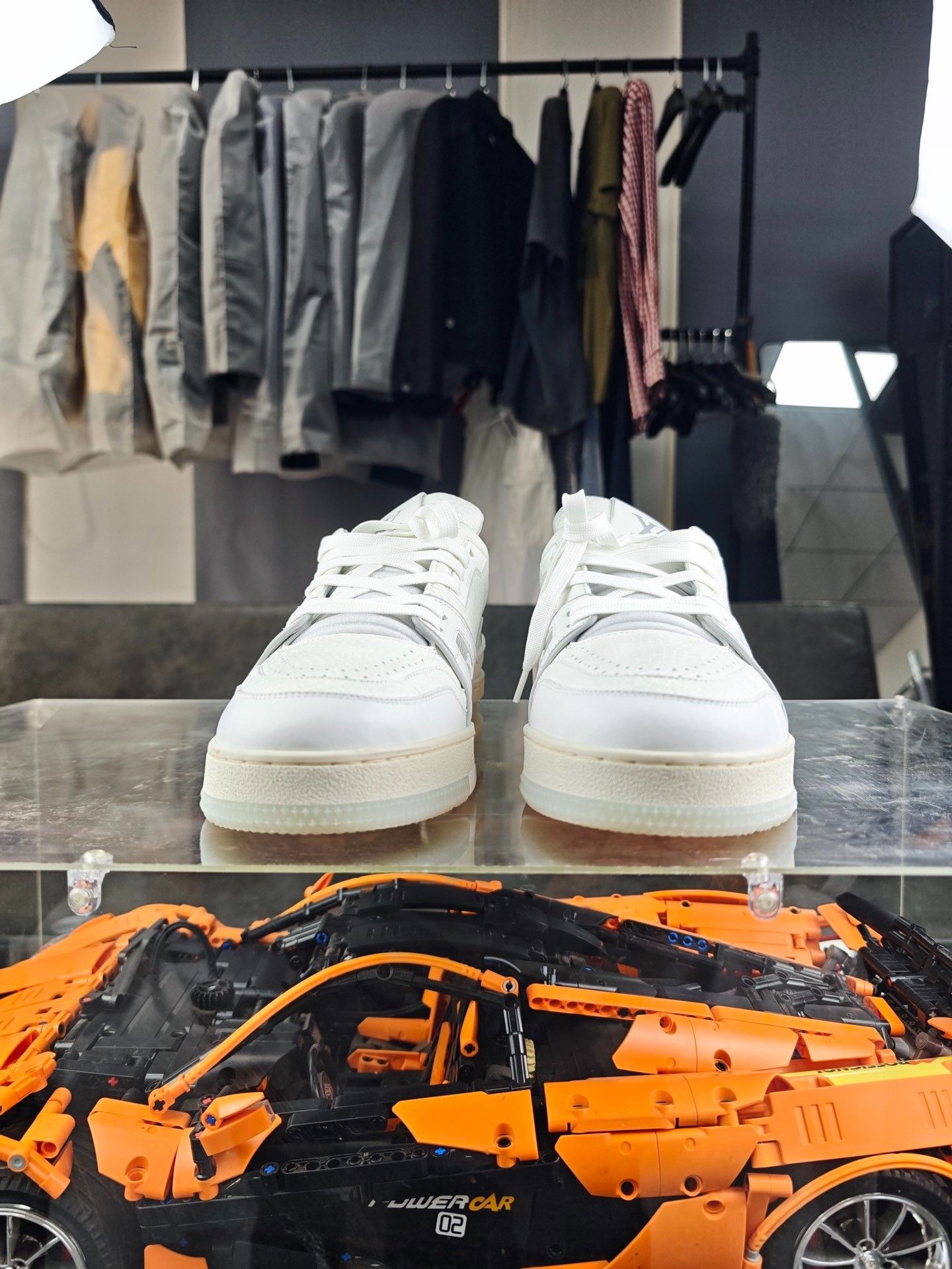 Louis Vuitton Louis Vuitton Training White Lowtop Sneakers 9 Men Size US 9 / EU 42 - 2 Thumbnail