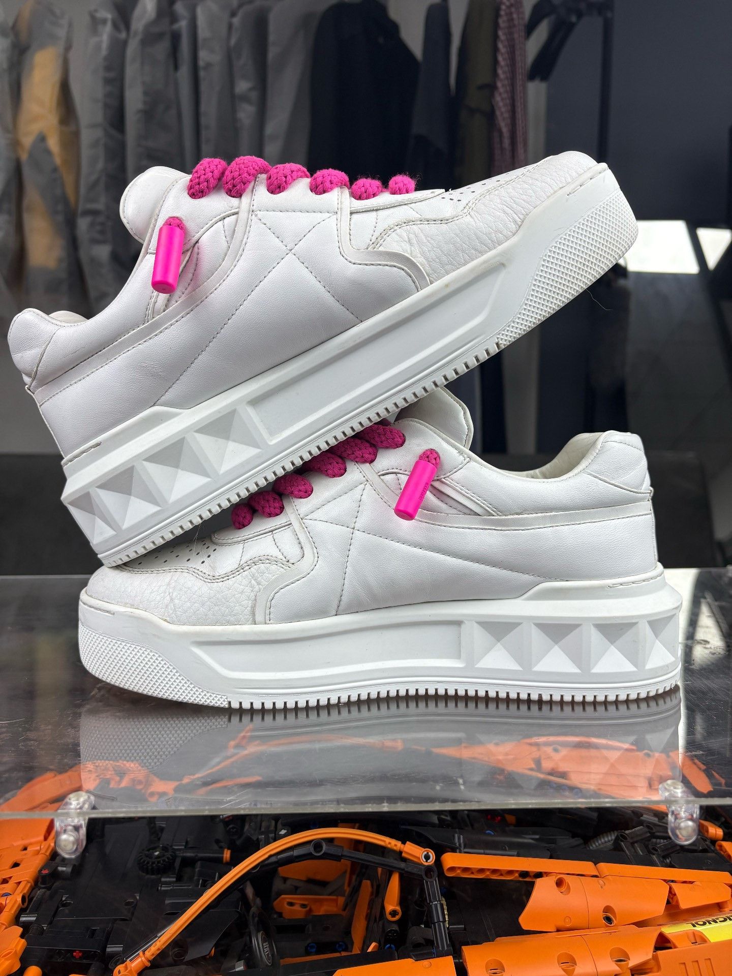 Valentino Valentino Lowtop Sneakers 9 Men Size US 9 / EU 42 - 5 Thumbnail