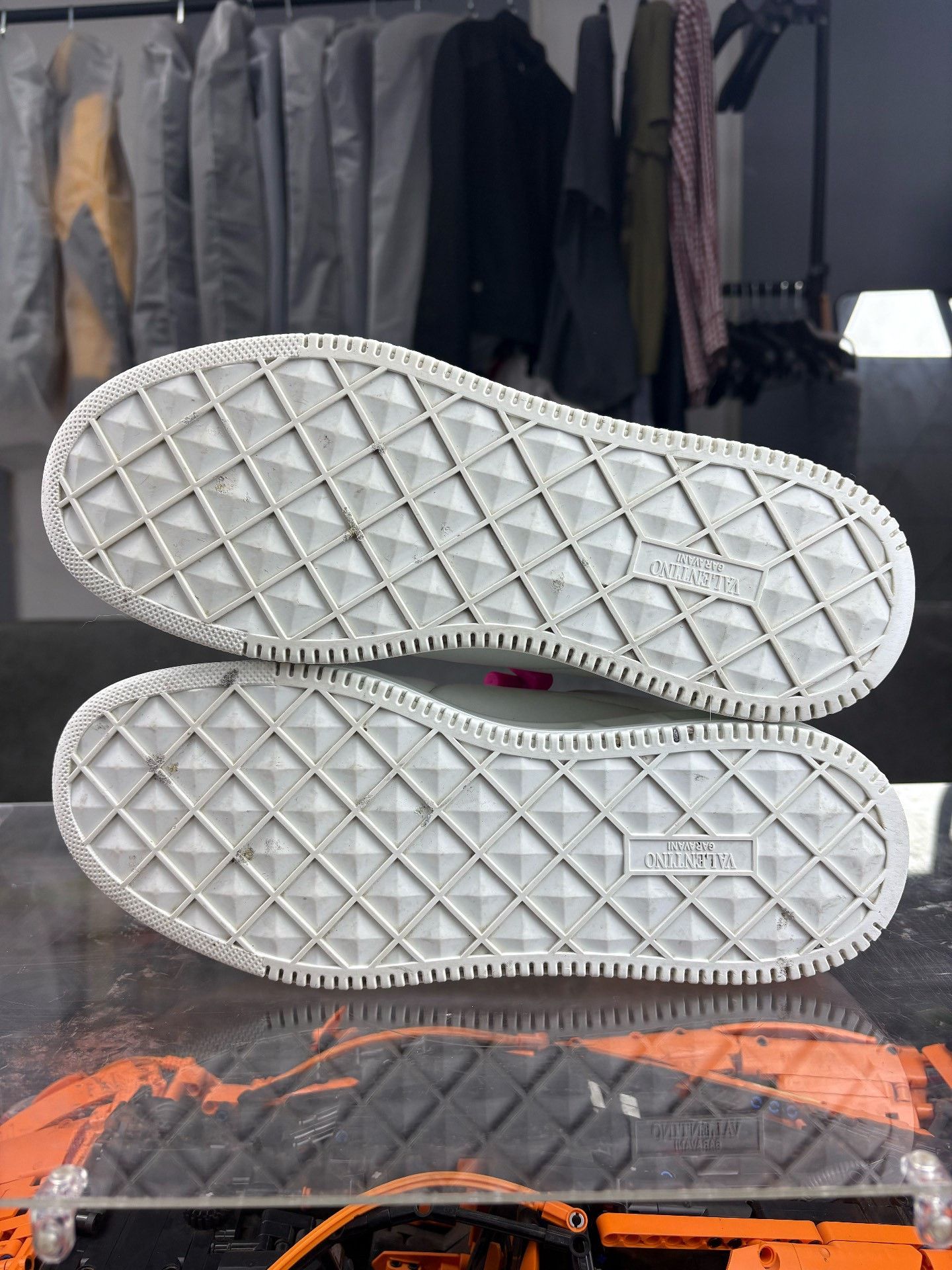 Valentino Valentino Lowtop Sneakers 9 Men Size US 9 / EU 42 - 4 Thumbnail