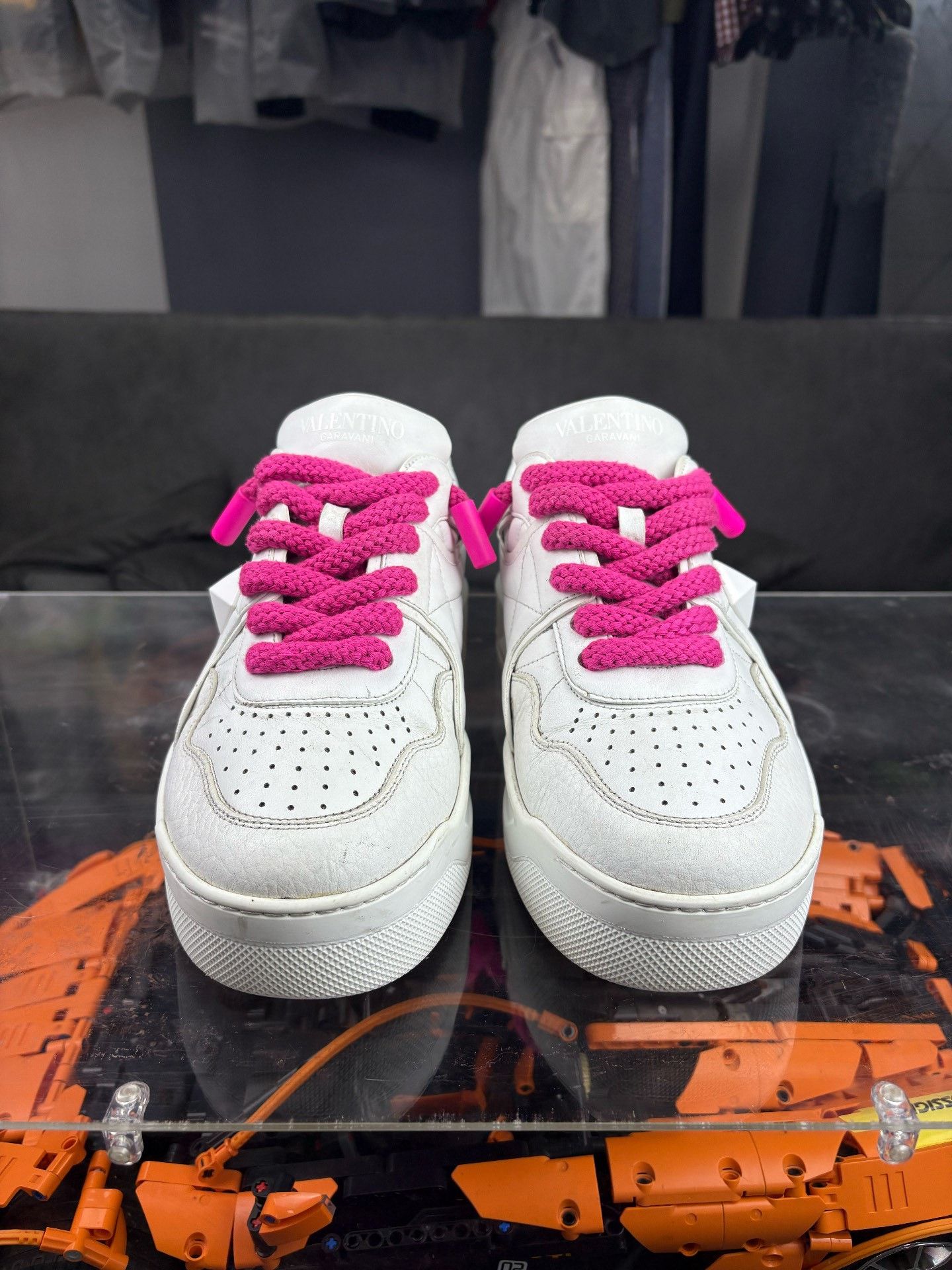 Valentino Valentino Lowtop Sneakers 9 Men Size US 9 / EU 42 - 2 Thumbnail