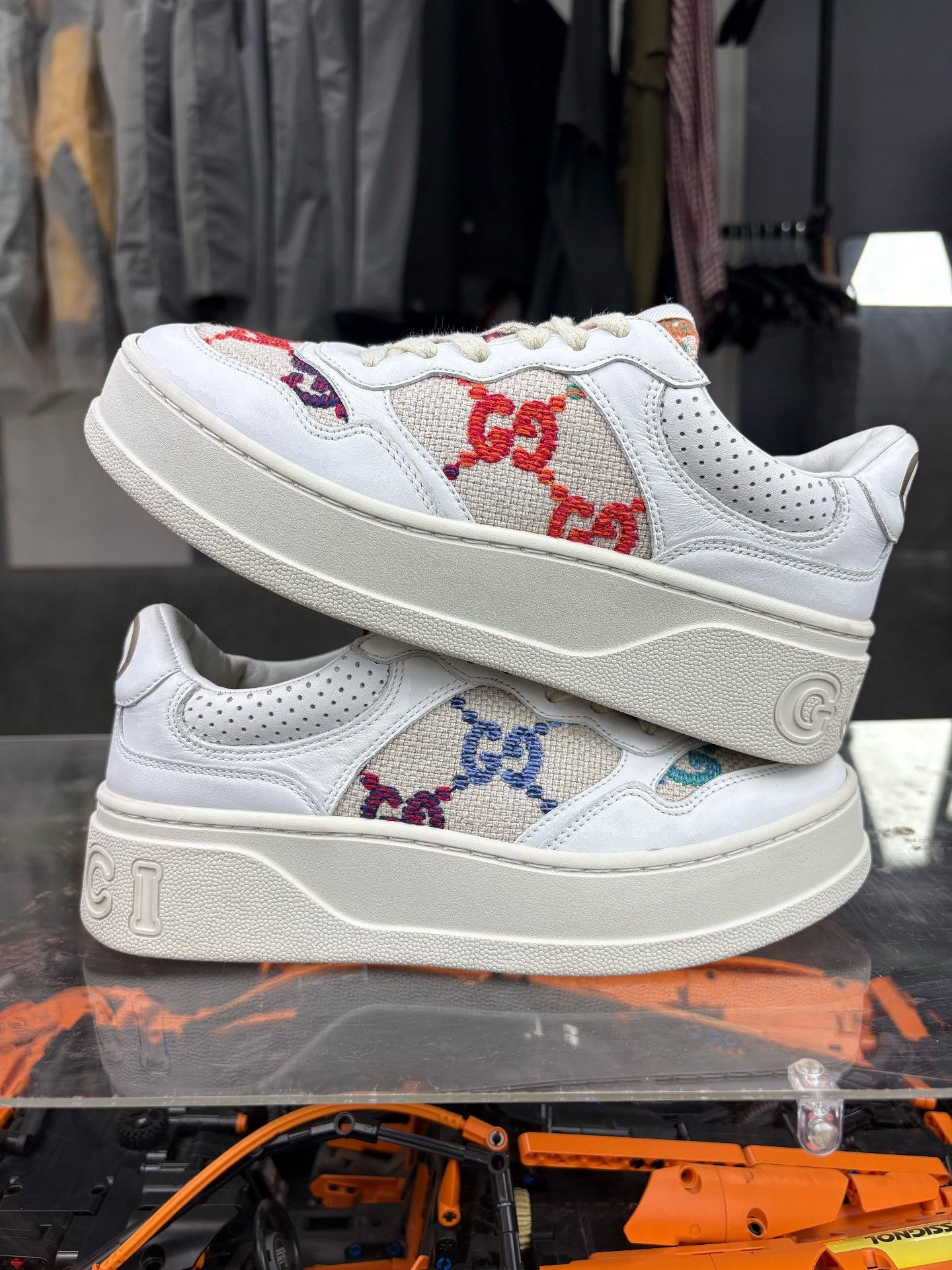 Gucci Gucci Limited Embroidered Lowtop Sneakers us_6 Women Size US 6 / IT 36 - 6 Thumbnail