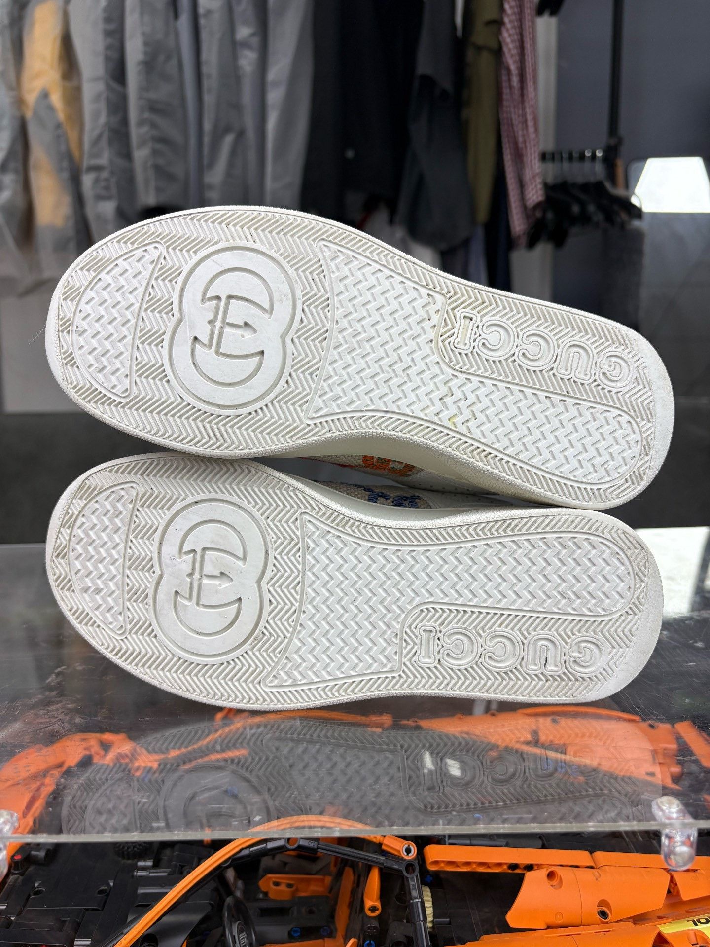 Gucci Gucci Limited Embroidered Lowtop Sneakers us_6 Women Size US 6 / IT 36 - 4 Thumbnail