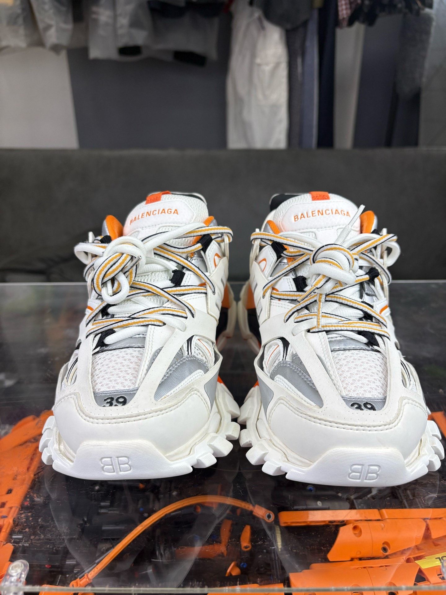 Balenciaga Balenciaga White Lowtop Sneakers 6.5 Men Size US 6.5 / EU 39-40 - 2 Thumbnail