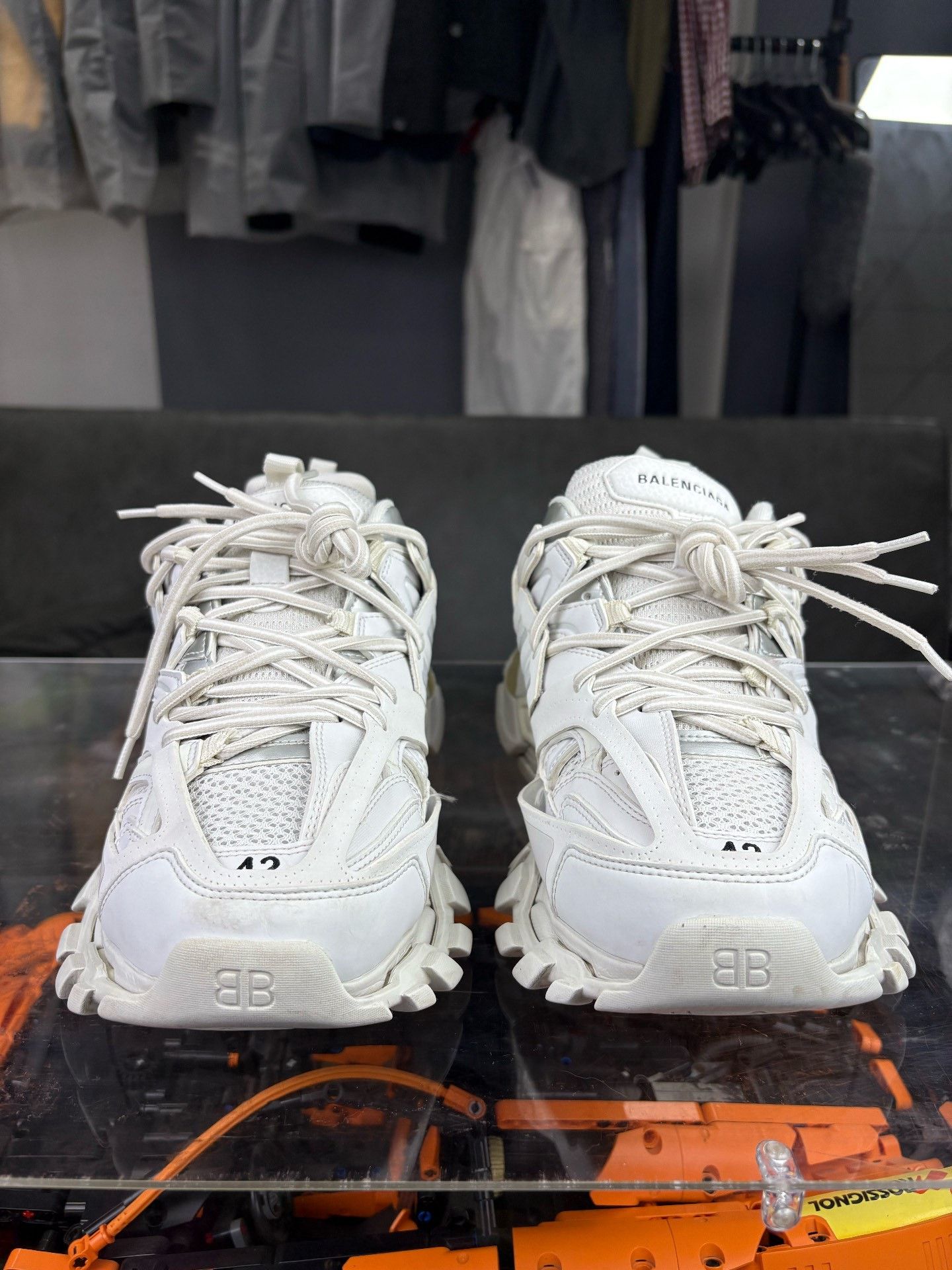 Balenciaga Balenciaga White Lowtop Sneakers 9 Men Size US 9 / EU 42 - 2 Thumbnail