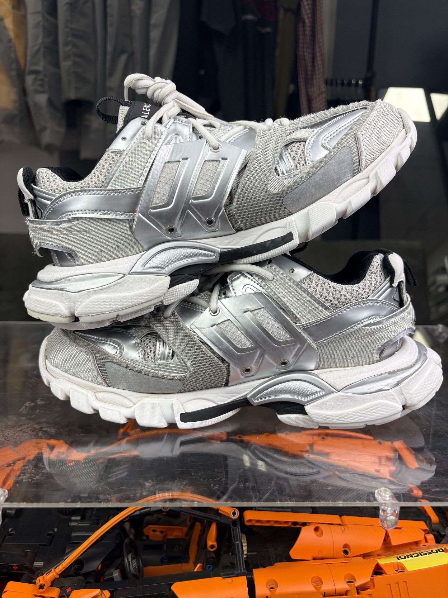 Balenciaga Balenciaga Silver Lowtop Sneakers 7.5 Men Size US 7.5 / EU 40-41 - 5 Thumbnail