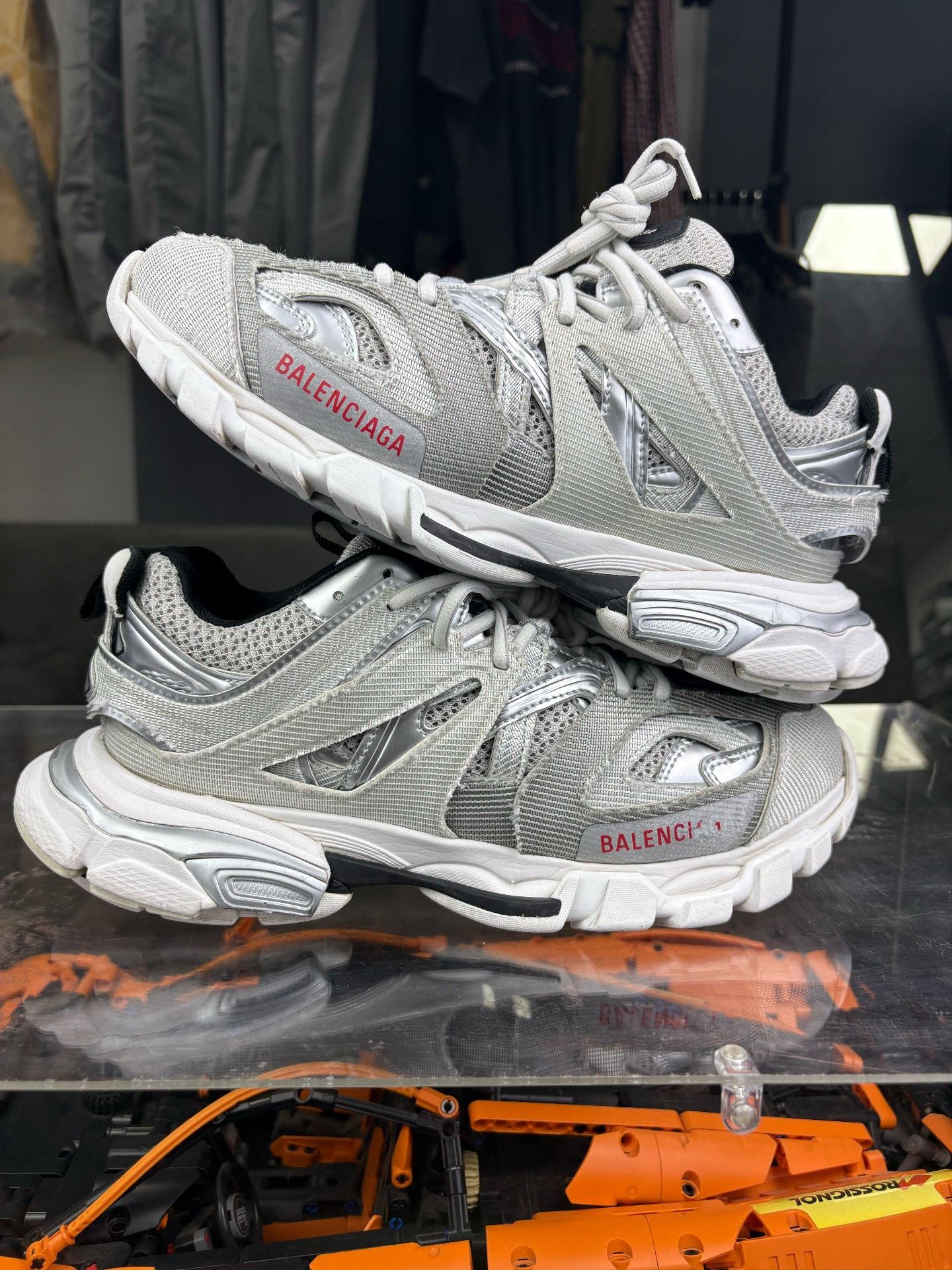 Balenciaga Balenciaga Silver Lowtop Sneakers 7.5 Men Size US 7.5 / EU 40-41 - 6 Thumbnail