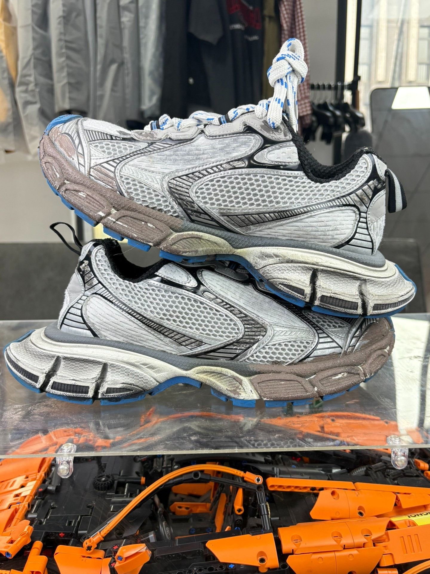 Balenciaga Balenciaga Distressed Blue Lowtop Sneakers 9 Men Size US 9 / EU 42 - 6 Thumbnail