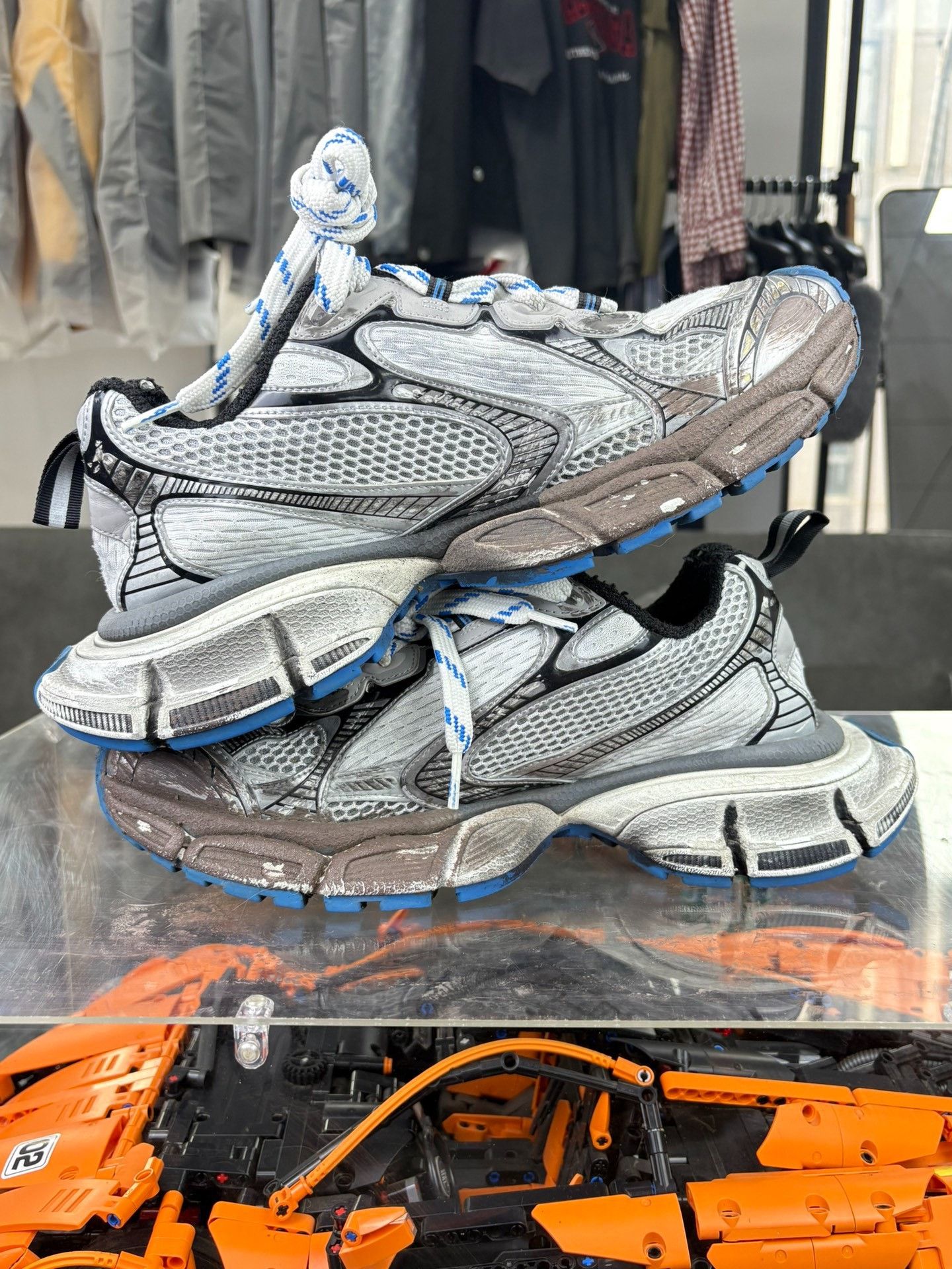 Balenciaga Balenciaga Distressed Blue Lowtop Sneakers 9 Men Size US 9 / EU 42 - 5 Thumbnail