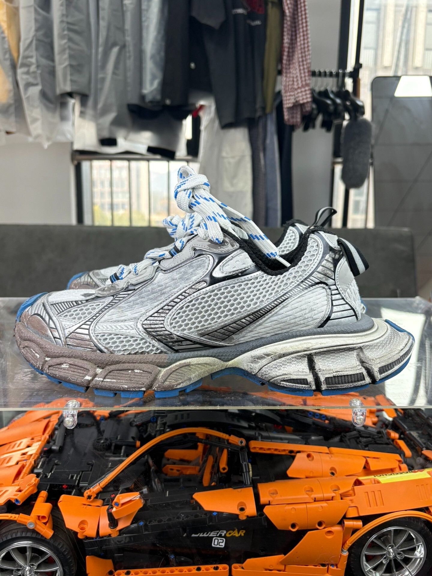 Balenciaga Balenciaga Distressed Blue Lowtop Sneakers 9 Men Size US 9 / EU 42 - 7 Thumbnail