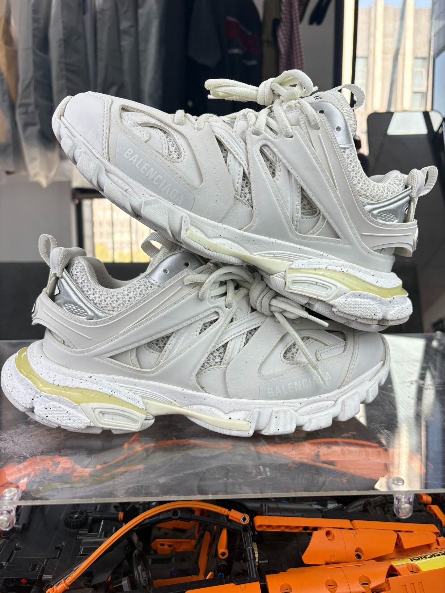 Balenciaga Balenciaga White Lowtop Sneakers us_8-5 Women Size US 8.5 / IT 38.5 - 6 Thumbnail