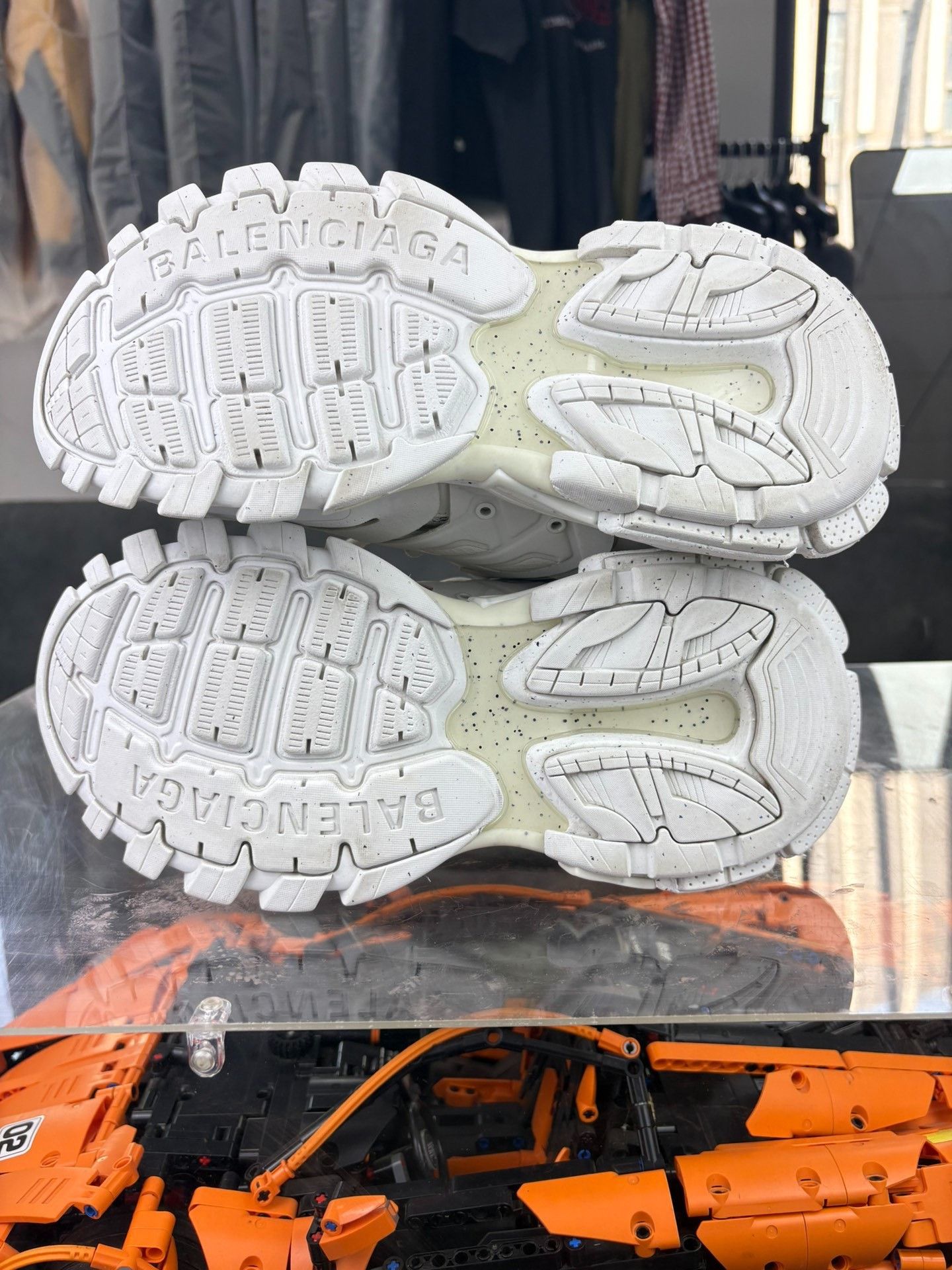 Balenciaga Balenciaga White Lowtop Sneakers us_8-5 Women Size US 8.5 / IT 38.5 - 4 Thumbnail
