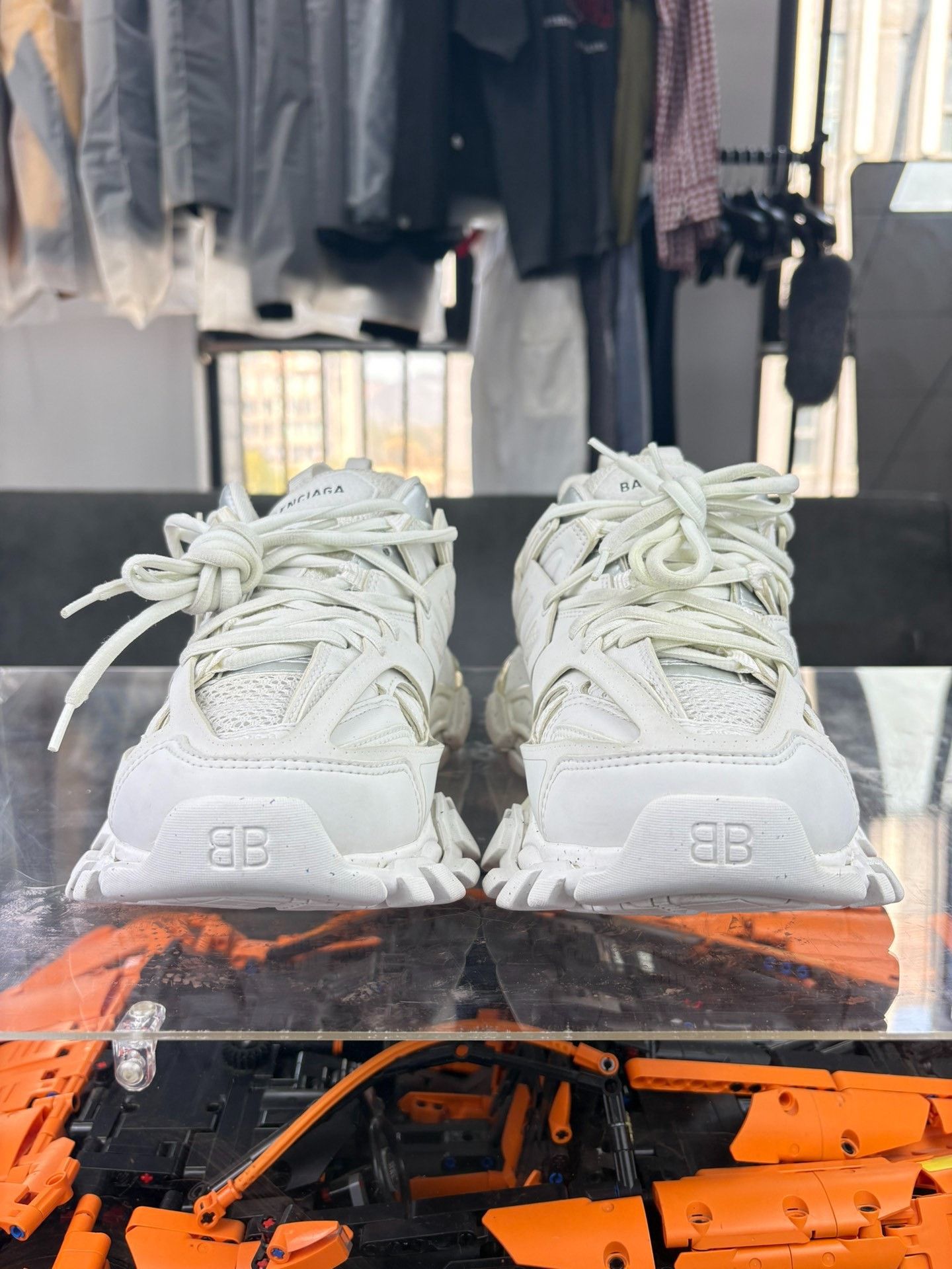 Balenciaga Balenciaga White Lowtop Sneakers us_8-5 Women Size US 8.5 / IT 38.5 - 2 Thumbnail
