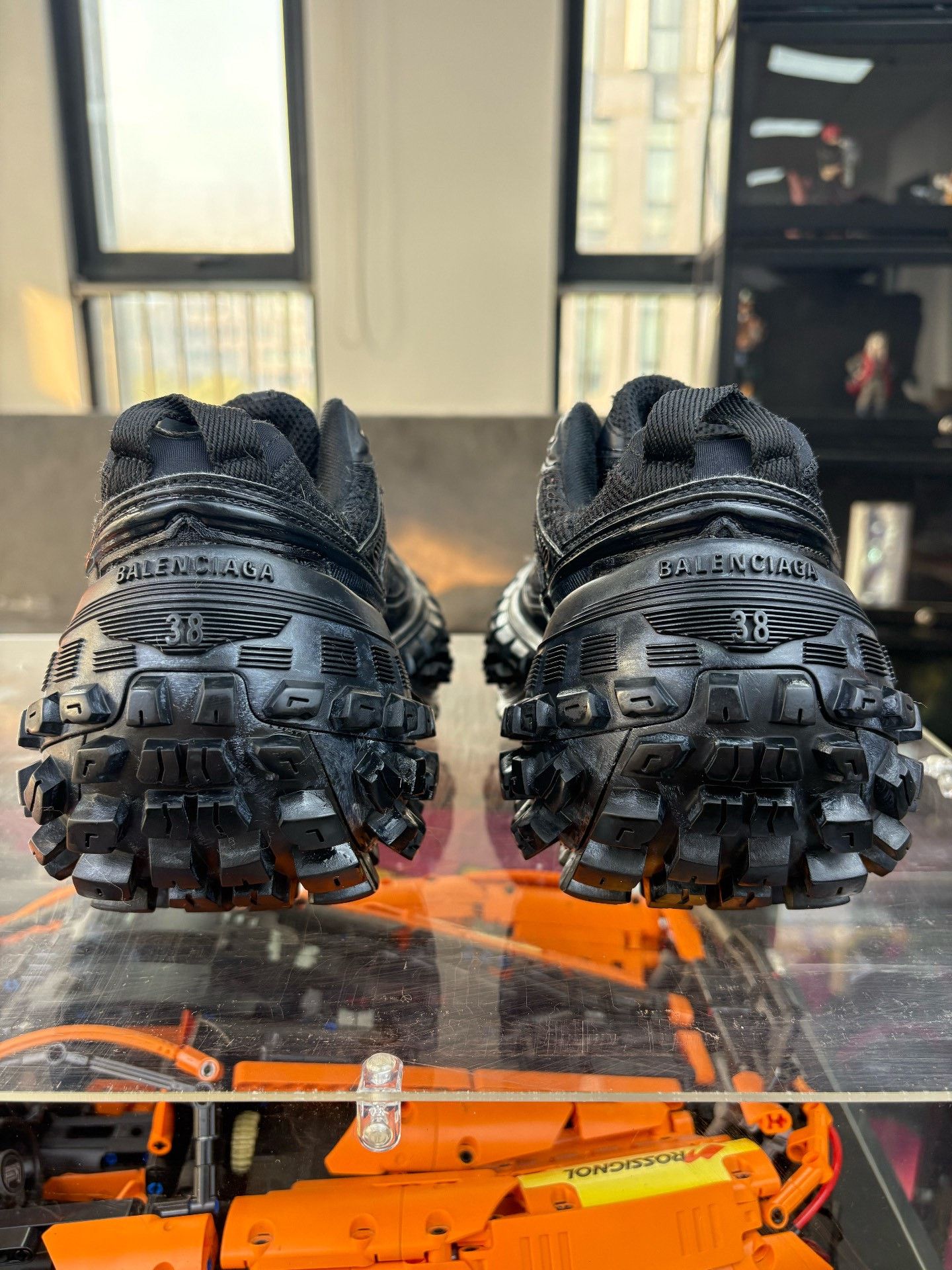 Balenciaga Balenciaga Black Lowtop Sneakers us_7-5 Women Size US 7.5 / IT 37.5 - 3 Thumbnail