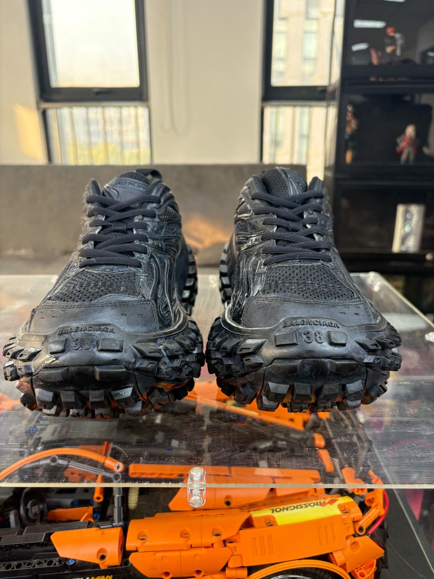 Balenciaga Balenciaga Black Lowtop Sneakers us_7-5 Women Size US 7.5 / IT 37.5 - 2 Thumbnail