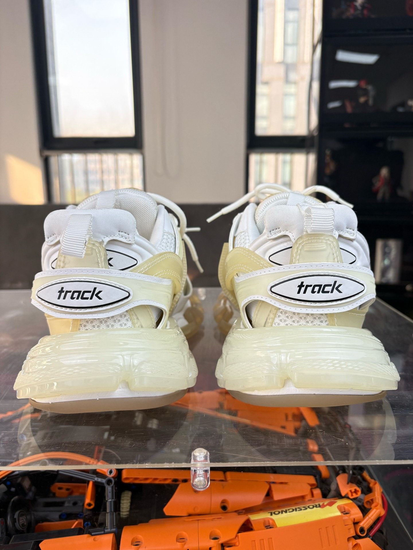 Balenciaga Balenciaga Yellow Lowtop Sneakers us_8-5 Women Size US 8.5 / IT 38.5 - 3 Thumbnail