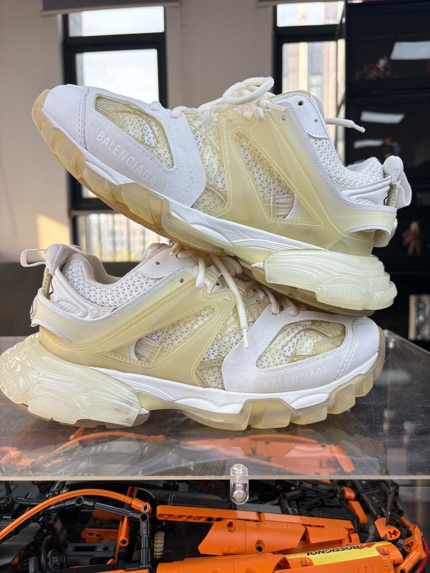 Balenciaga Balenciaga Yellow Lowtop Sneakers us_8-5 Women Size US 8.5 / IT 38.5 - 6 Thumbnail