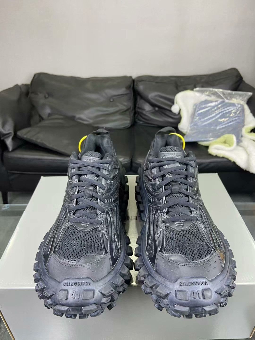 Balenciaga Balenciaga Black Lowtop Sneakers 8.5 Men Size US 8.5 / EU 41-42 - 2 Thumbnail