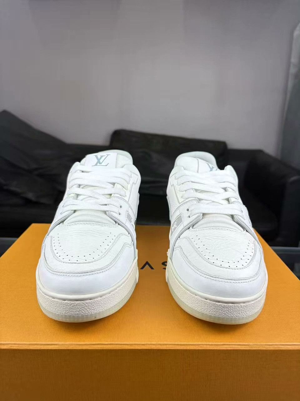 Louis Vuitton Louis Vuitton Training White Lowtop Sneakers 9 Men Size US 9 / EU 42 - 2 Thumbnail