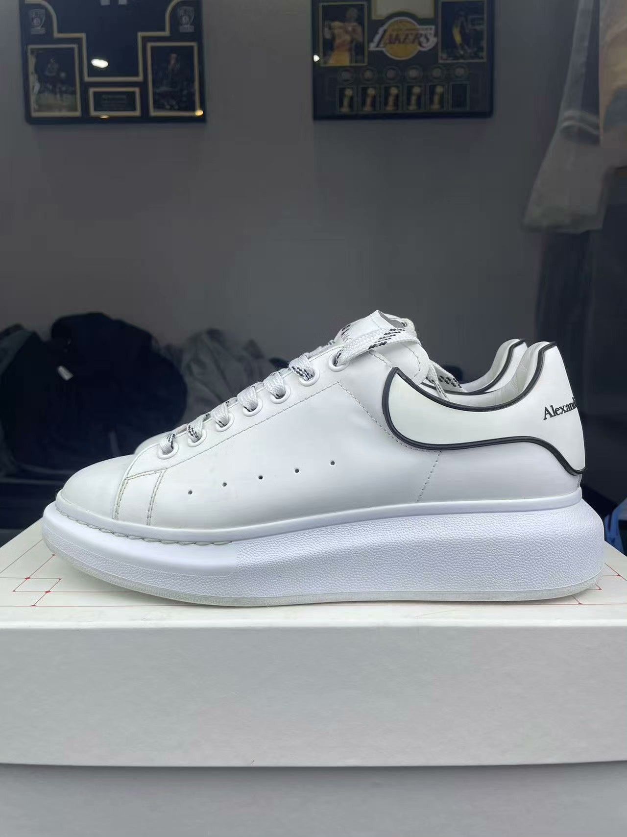 Alexander McQueen Alexander McQueen Black Lowtop Sneakers 8.5 Men Size US 8.5 / EU 41-42 - 7 Thumbnail