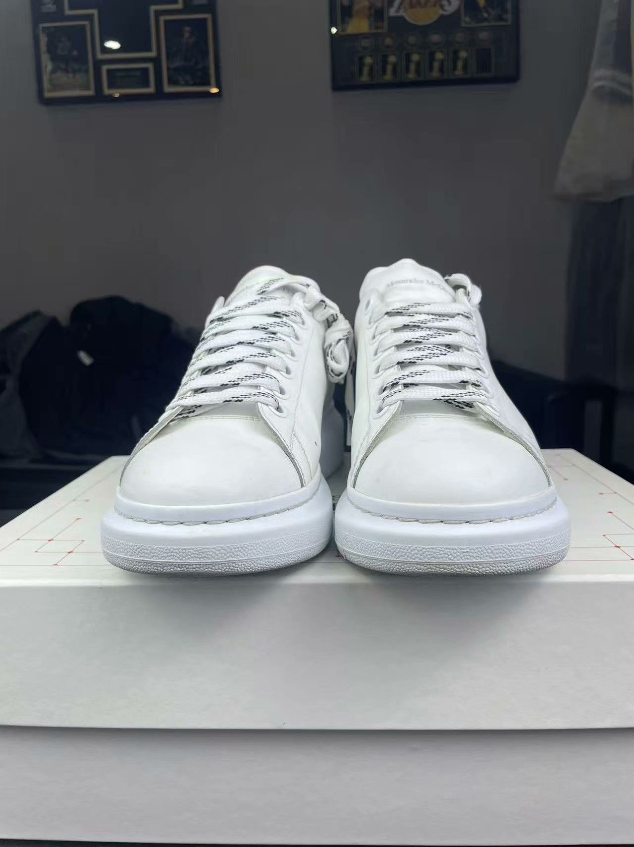 Alexander McQueen Alexander McQueen Black Lowtop Sneakers 8.5 Men Size US 8.5 / EU 41-42 - 2 Thumbnail