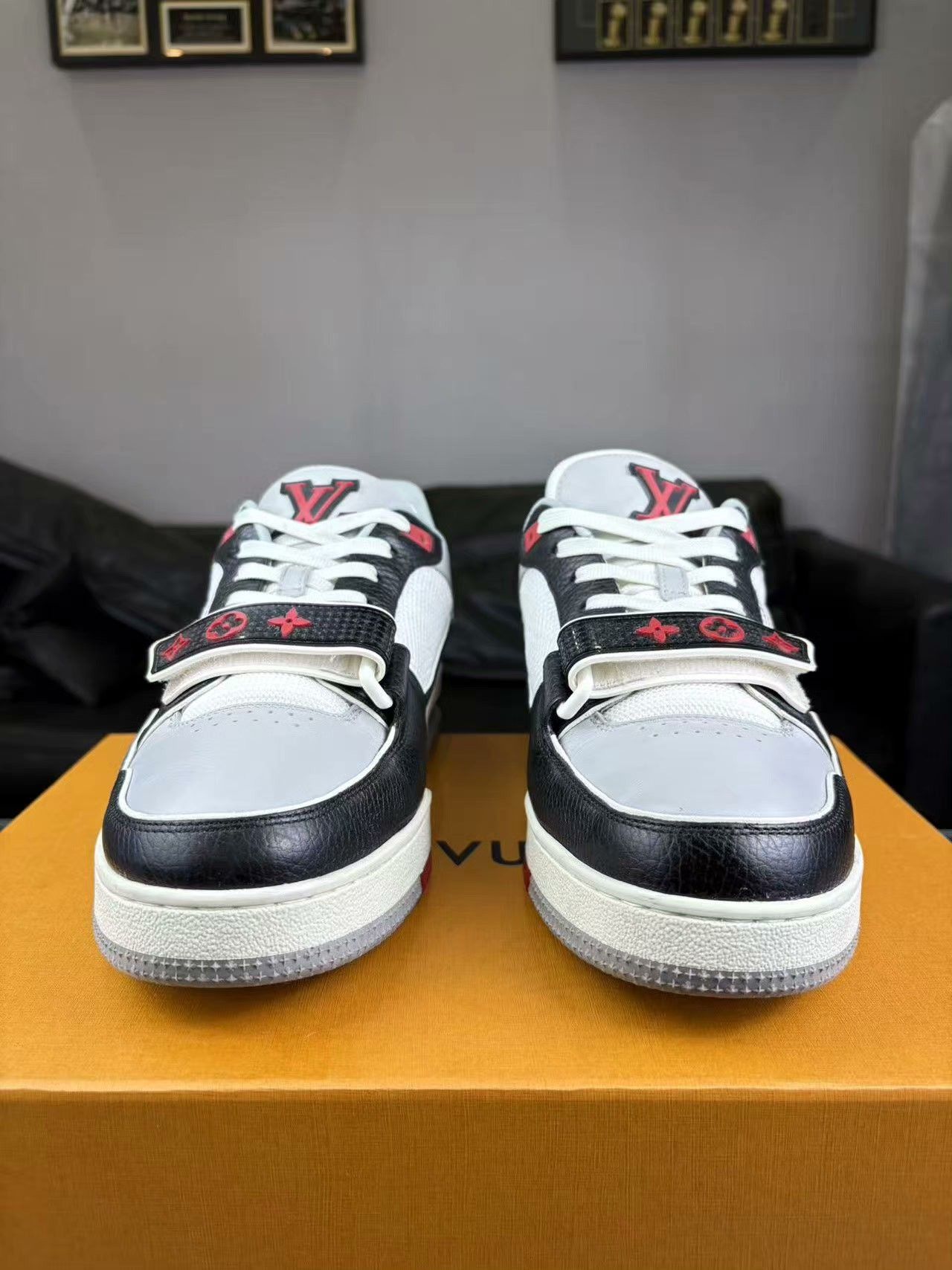 Louis Vuitton Louis Vuitton Training Black Lowtop Sneakers 9 Men Size US 9 / EU 42 - 2 Thumbnail
