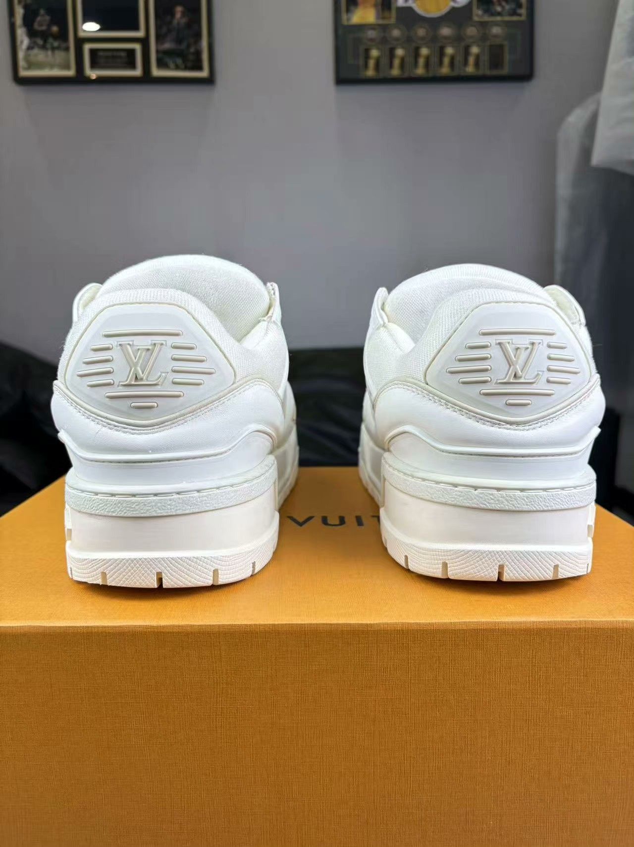Louis Vuitton Louis Vuitton Training White Lowtop Sneakers 7.5 Men Size US 7.5 / EU 40-41 - 3 Thumbnail