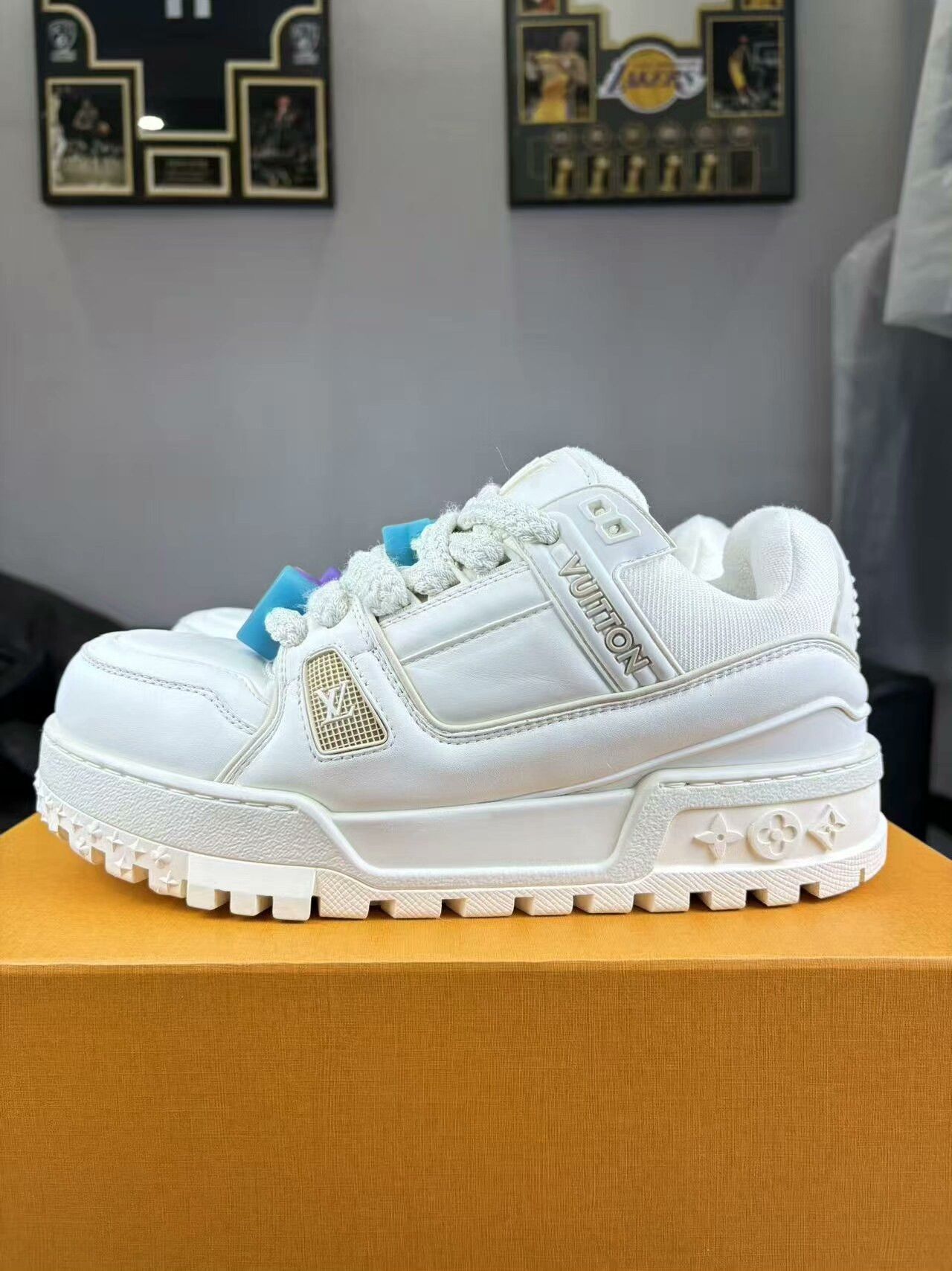 Louis Vuitton Louis Vuitton Training White Lowtop Sneakers 7.5 Men Size US 7.5 / EU 40-41 - 7 Thumbnail