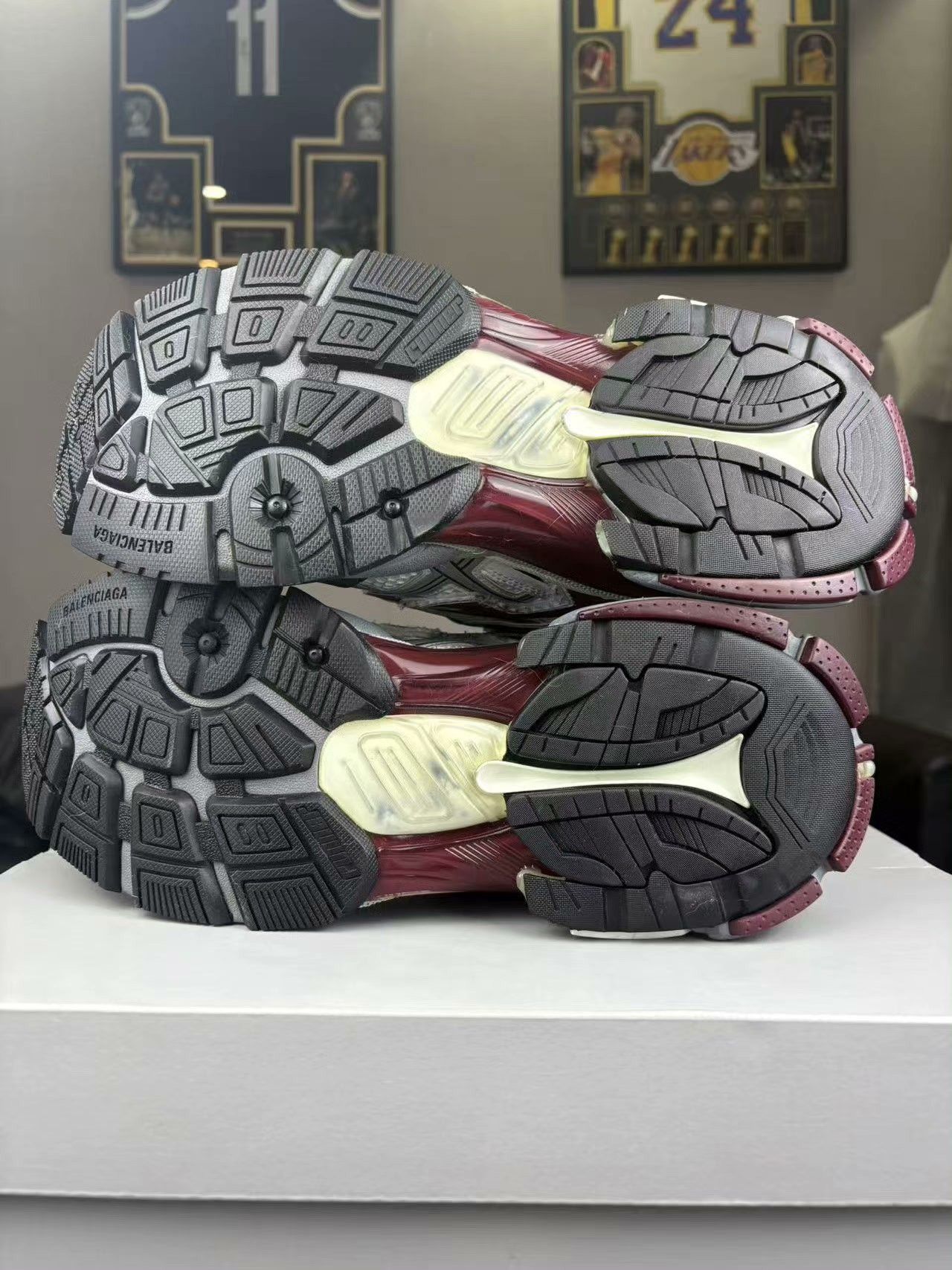 Balenciaga Balenciaga Running Red Lowtop Sneakers 8.5 Men Size US 8.5 / EU 41-42 - 4 Thumbnail