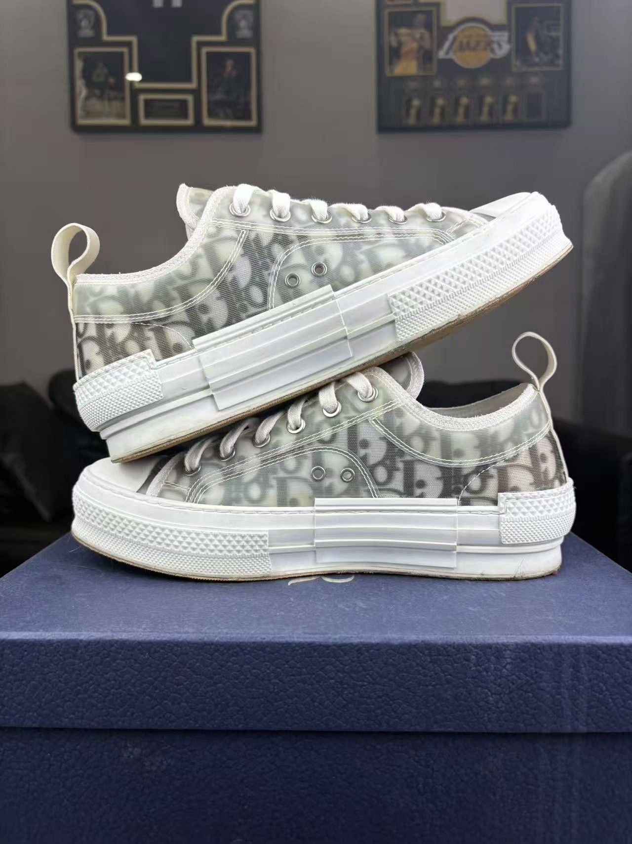 Dior Dior White Lowtop Sneakers us_7-5 Women Size US 7.5 / IT 37.5 - 5 Thumbnail