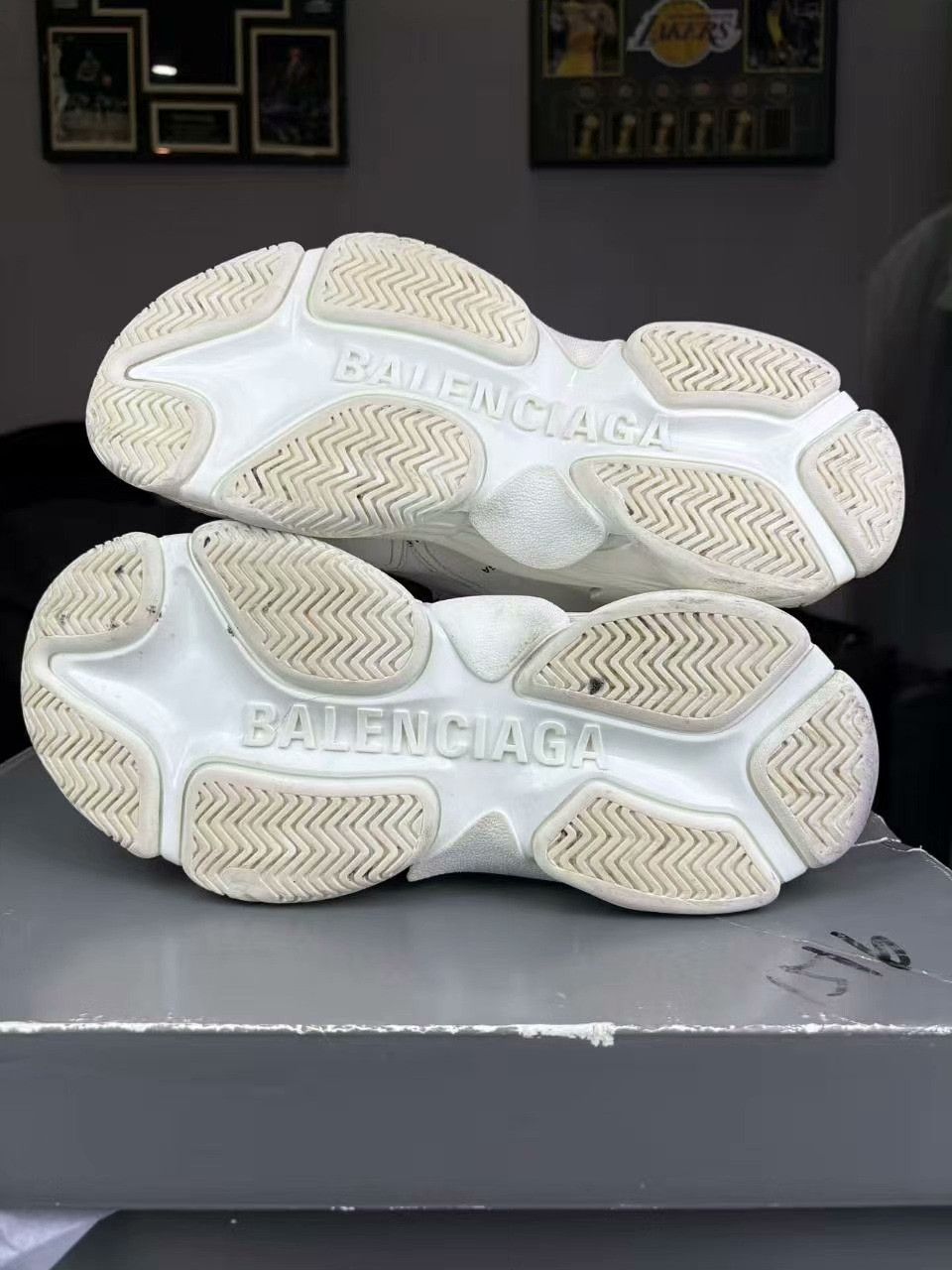 Balenciaga Balenciaga White Lowtop Sneakers 8.5 Men Size US 8.5 / EU 41-42 - 4 Thumbnail