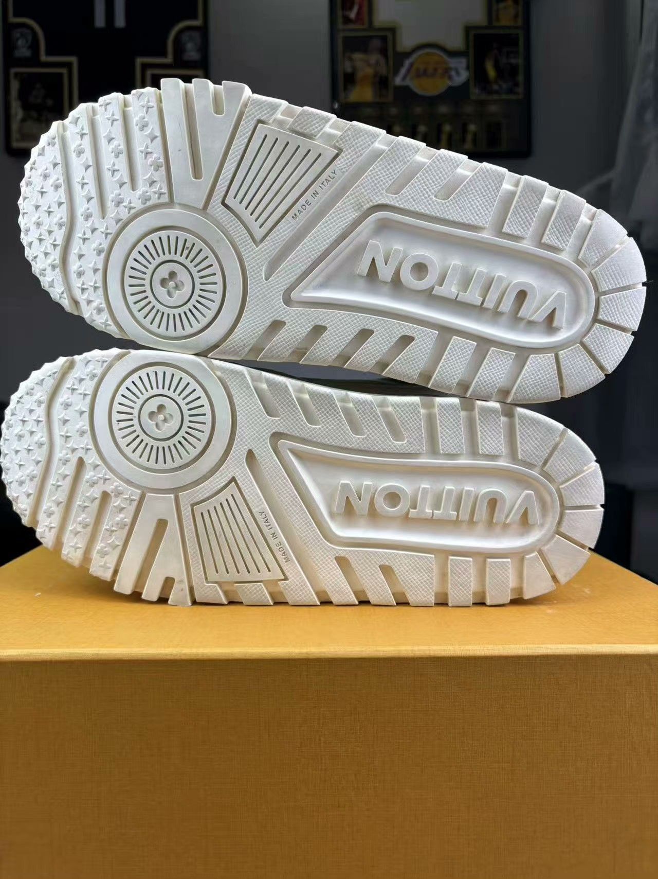 Louis Vuitton Louis Vuitton Training White Lowtop Sneakers 9 Men Size US 9 / EU 42 - 4 Thumbnail