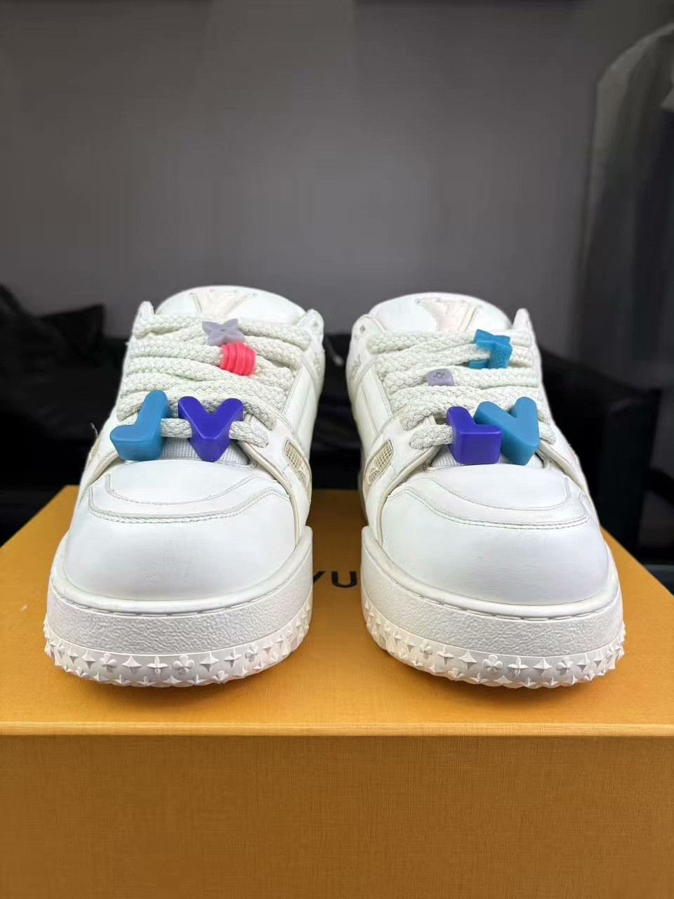 Louis Vuitton Louis Vuitton Training White Lowtop Sneakers 9 Men Size US 9 / EU 42 - 2 Thumbnail