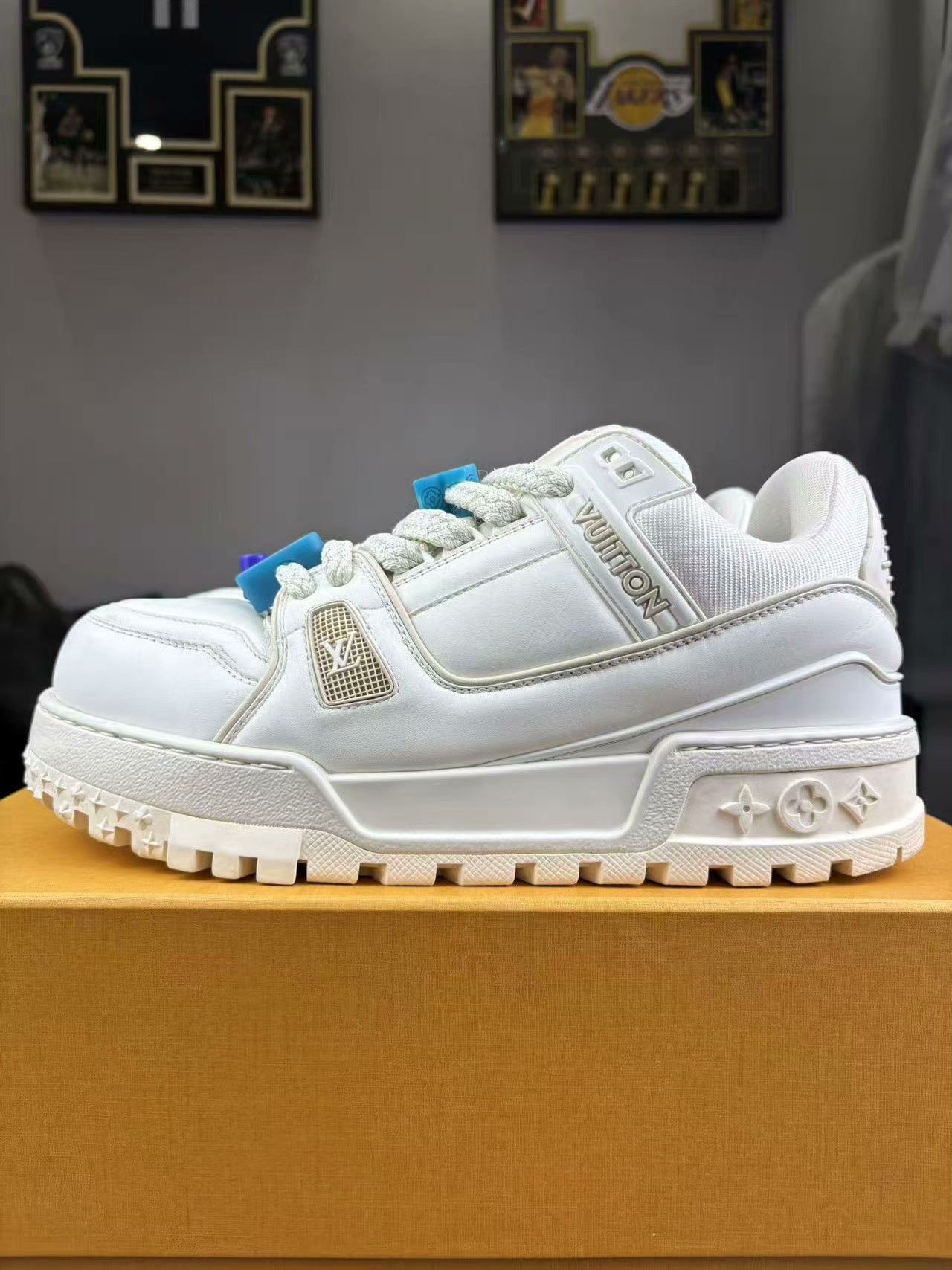 Louis Vuitton Louis Vuitton Training White Lowtop Sneakers 9 Men Size US 9 / EU 42 - 7 Thumbnail