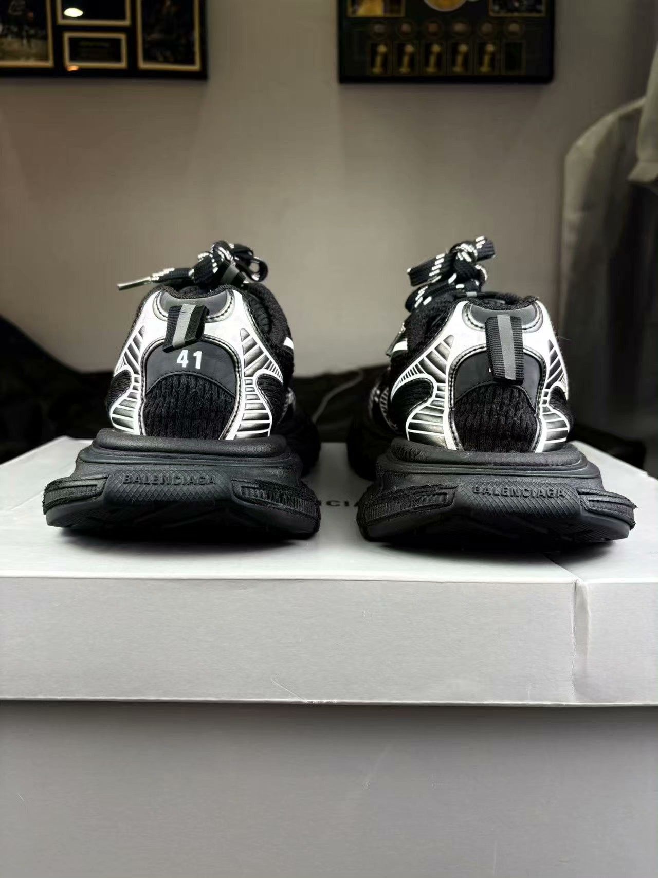 Balenciaga Balenciaga Silver Lowtop Sneakers 8.5 Men Size US 8.5 / EU 41-42 - 3 Thumbnail