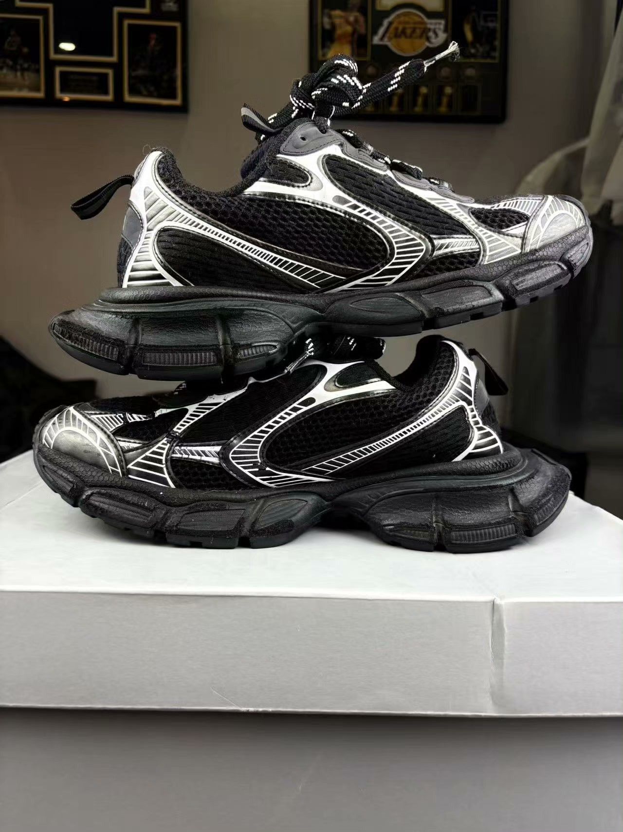 Balenciaga Balenciaga Silver Lowtop Sneakers 8.5 Men Size US 8.5 / EU 41-42 - 5 Thumbnail