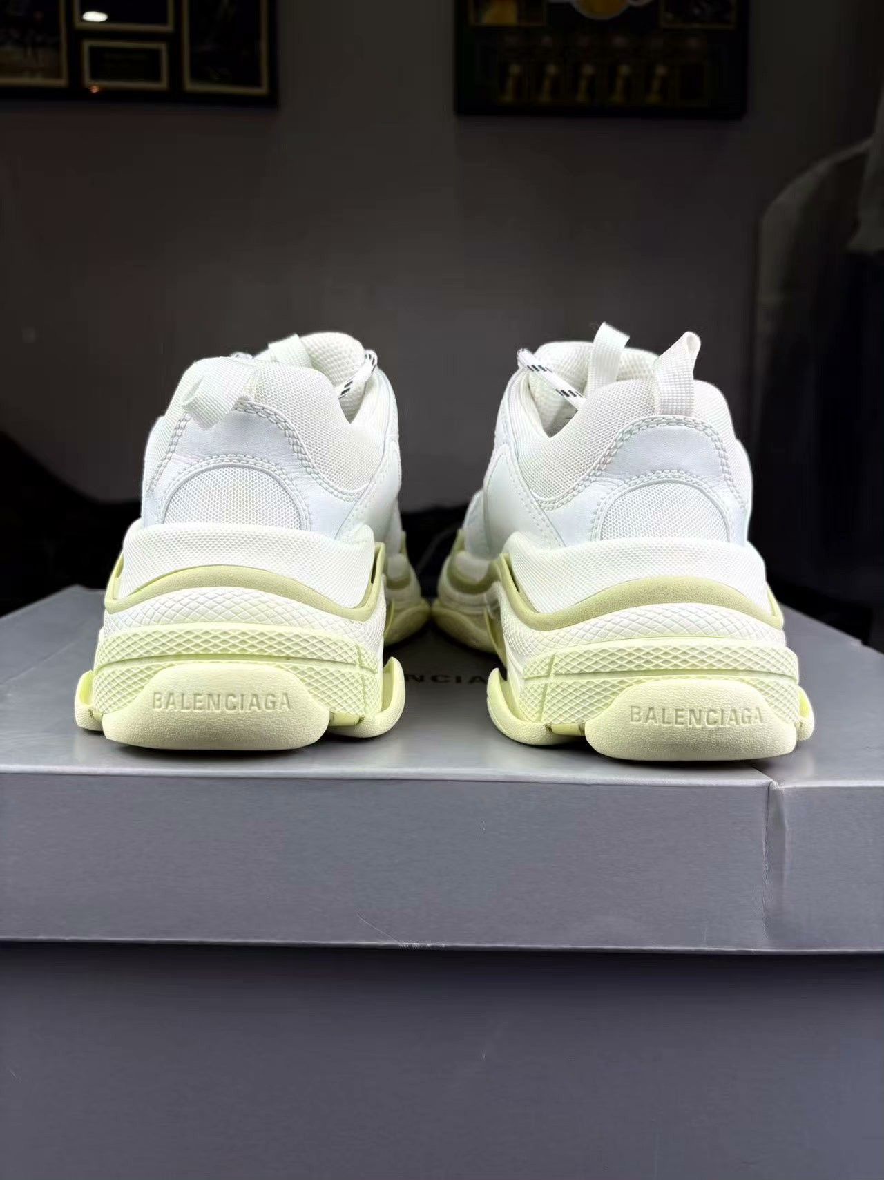 Balenciaga Balenciaga Distressed White Lowtop Sneakers 6.5 Men Size US 6.5 / EU 39-40 - 3 Thumbnail