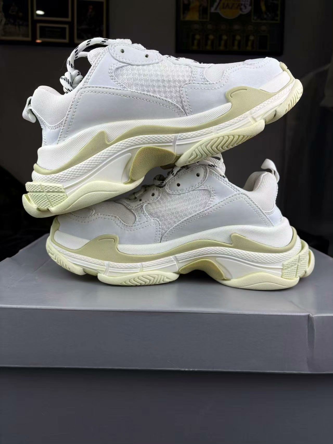 Balenciaga Balenciaga Distressed White Lowtop Sneakers 6.5 Men Size US 6.5 / EU 39-40 - 5 Thumbnail