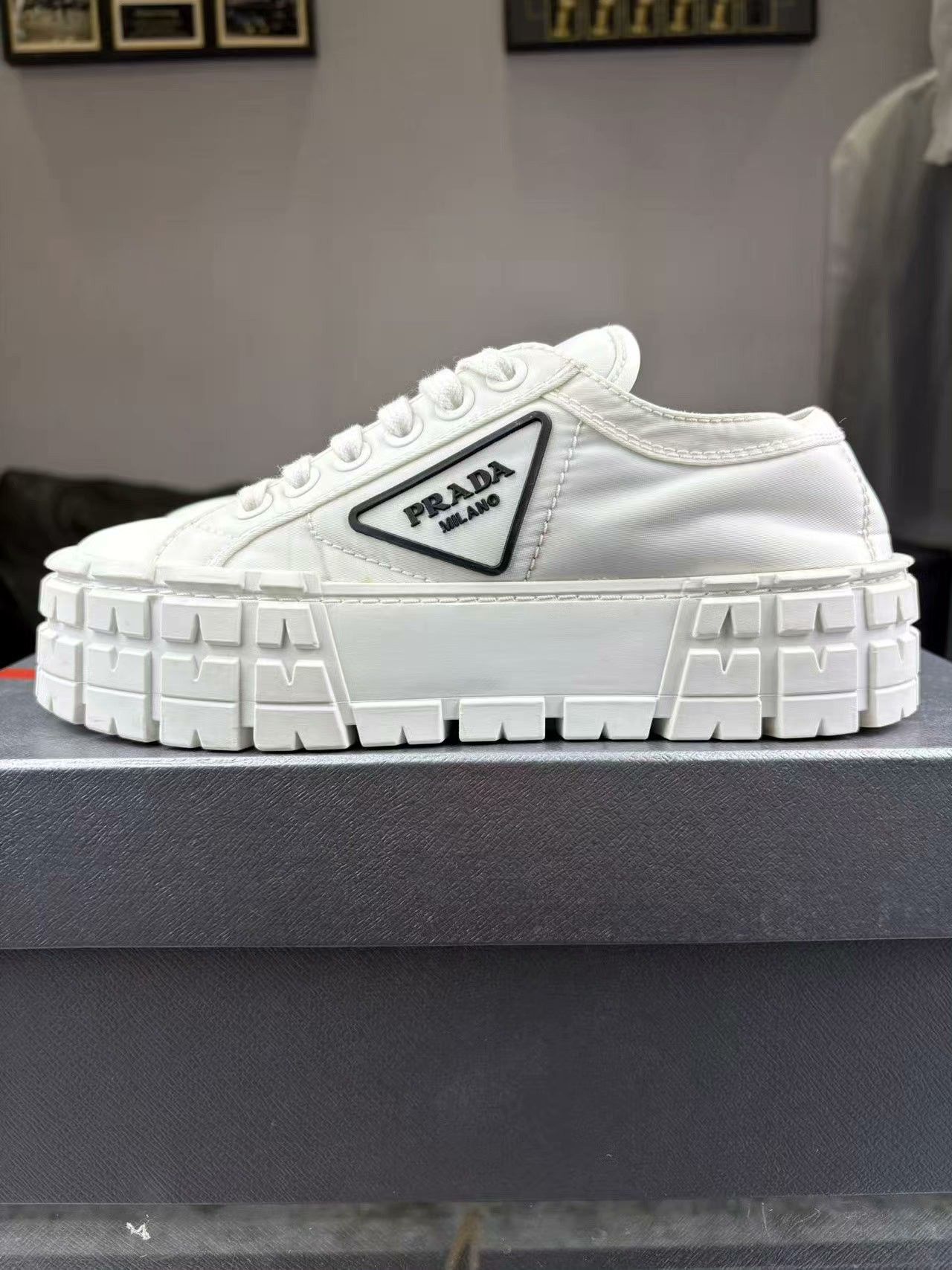 Prada Prada White Lowtop Sneakers us_6 Women Size US 6 / IT 36 - 7 Thumbnail