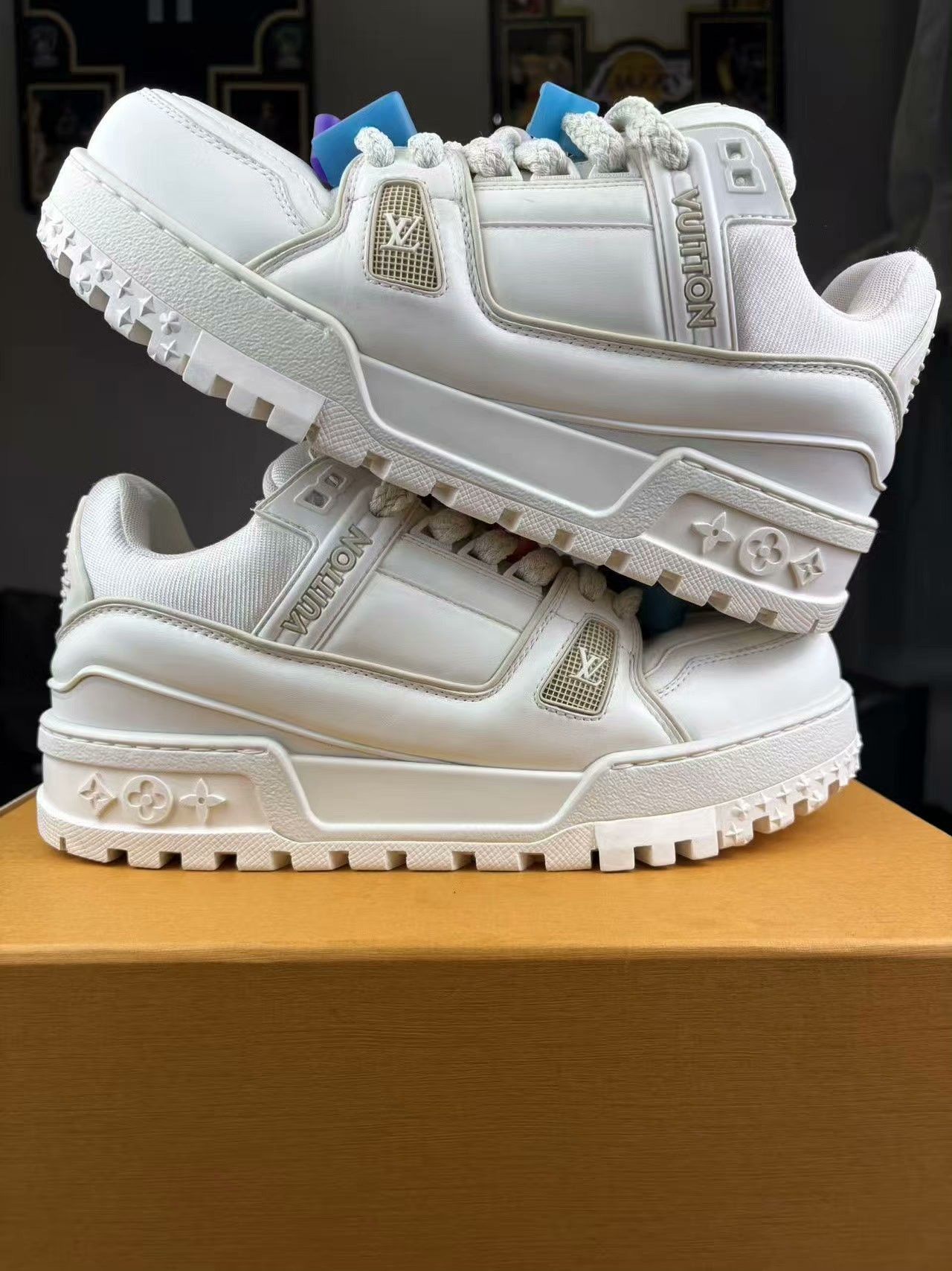 Louis Vuitton Louis Vuitton Training White Lowtop Sneakers 9 Men Size US 9 / EU 42 - 6 Thumbnail