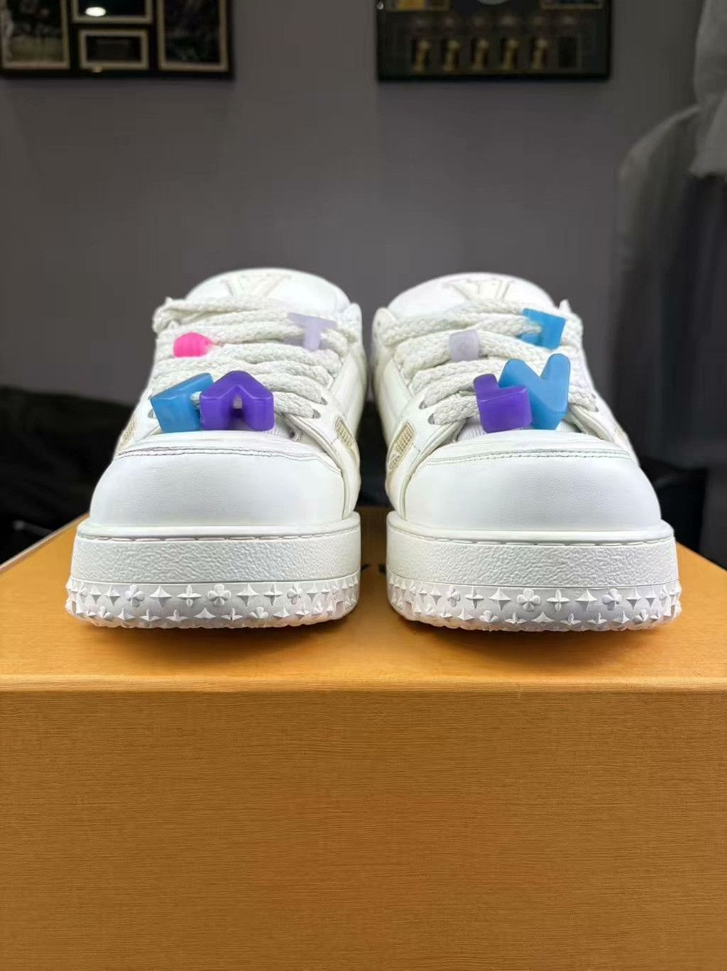 Louis Vuitton Louis Vuitton Training White Lowtop Sneakers 9 Men Size US 9 / EU 42 - 2 Thumbnail