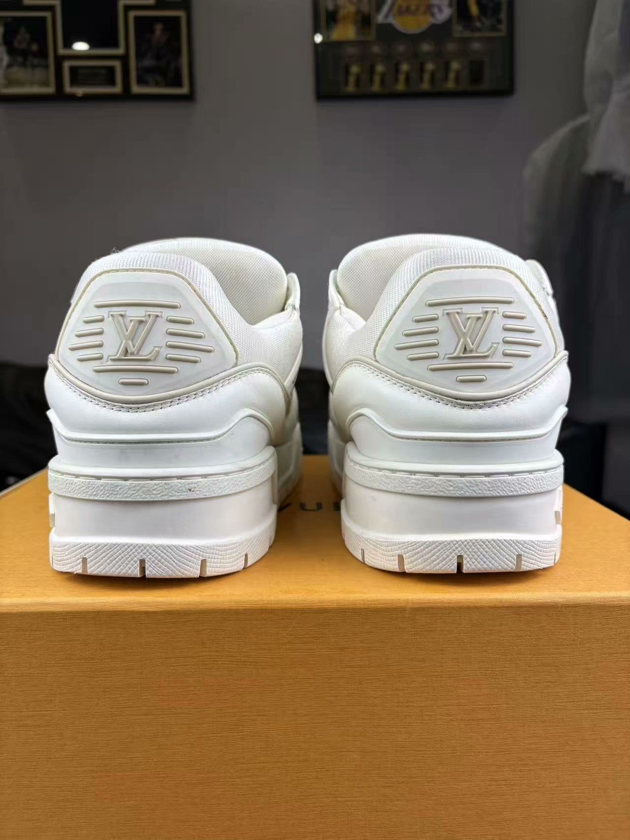 Louis Vuitton Louis Vuitton Training White Lowtop Sneakers 9 Men Size US 9 / EU 42 - 3 Thumbnail