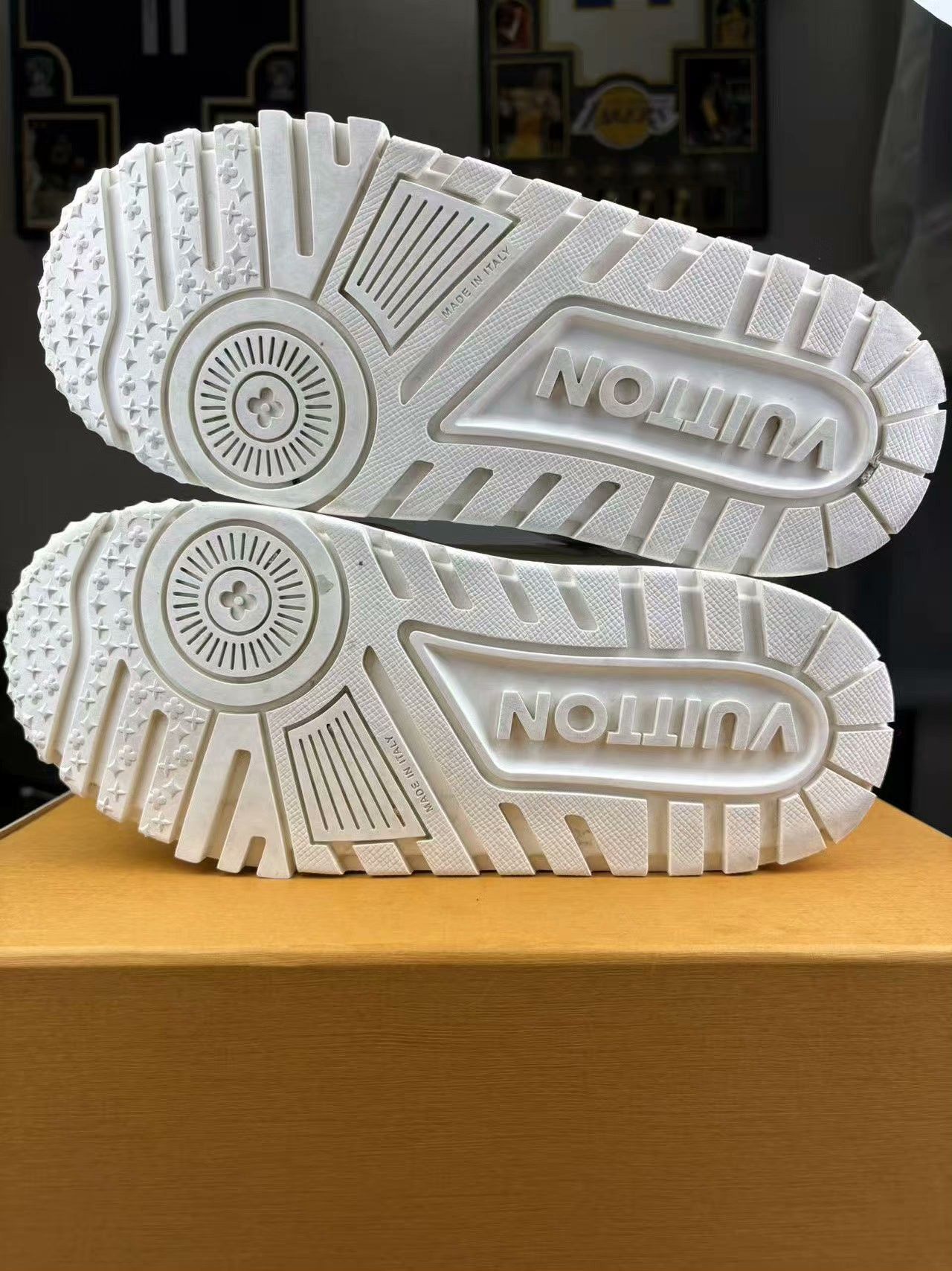 Louis Vuitton Louis Vuitton Training White Lowtop Sneakers 9 Men Size US 9 / EU 42 - 4 Thumbnail