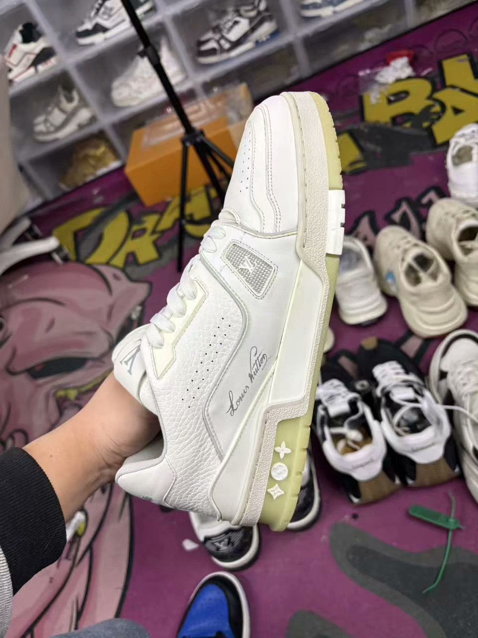 Louis Vuitton Louis Vuitton Training White Lowtop Sneakers 9 Men Size US 9 / EU 42 - 2 Thumbnail