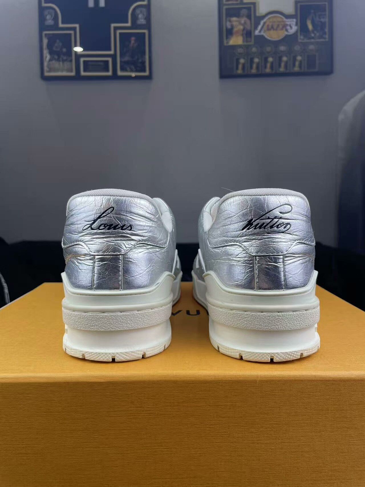 Louis Vuitton Louis Vuitton Training White Lowtop Sneakers 7.5 Men Size US 7.5 / EU 40-41 - 3 Thumbnail