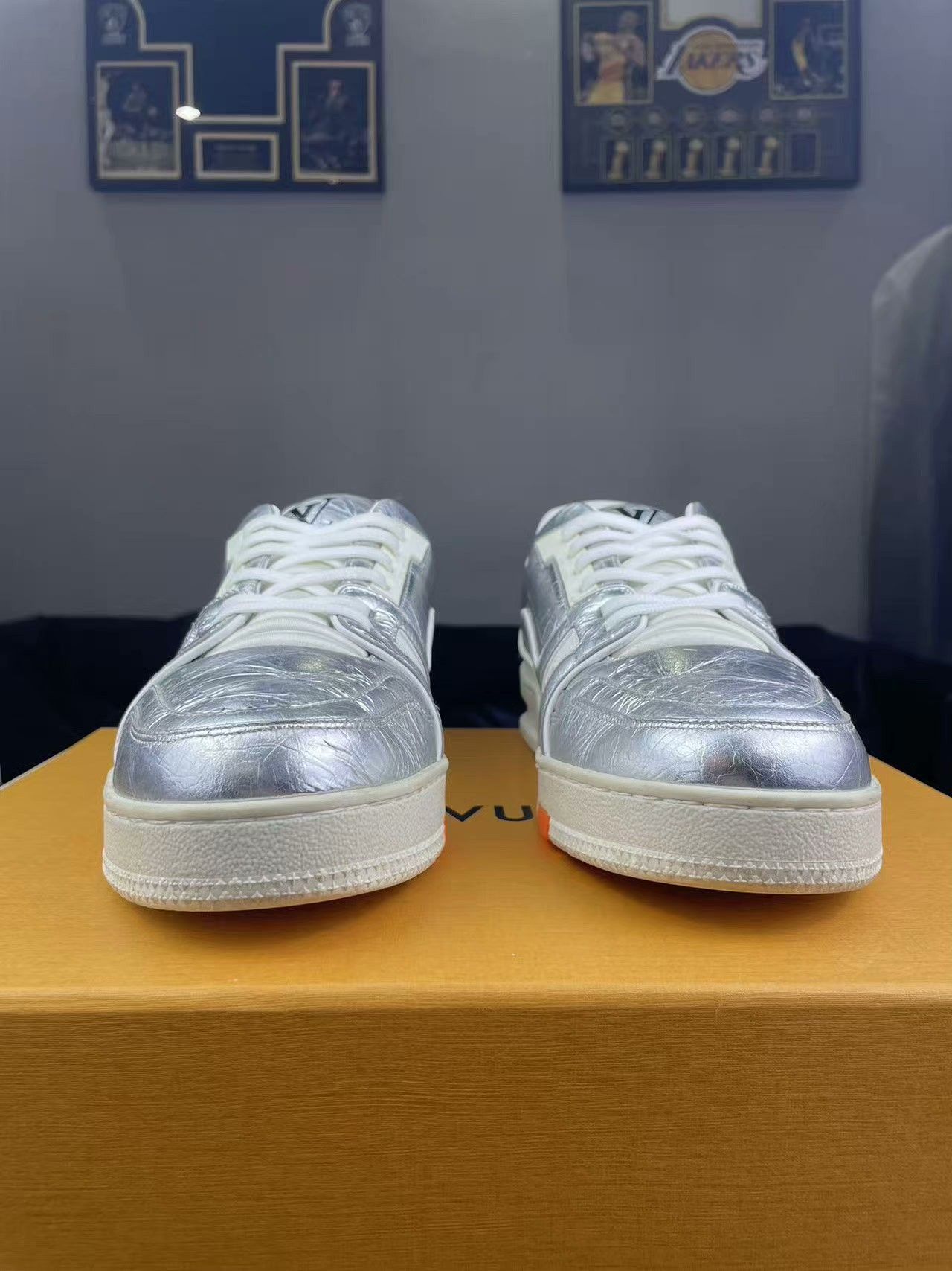 Louis Vuitton Louis Vuitton Training White Lowtop Sneakers 7.5 Men Size US 7.5 / EU 40-41 - 2 Thumbnail